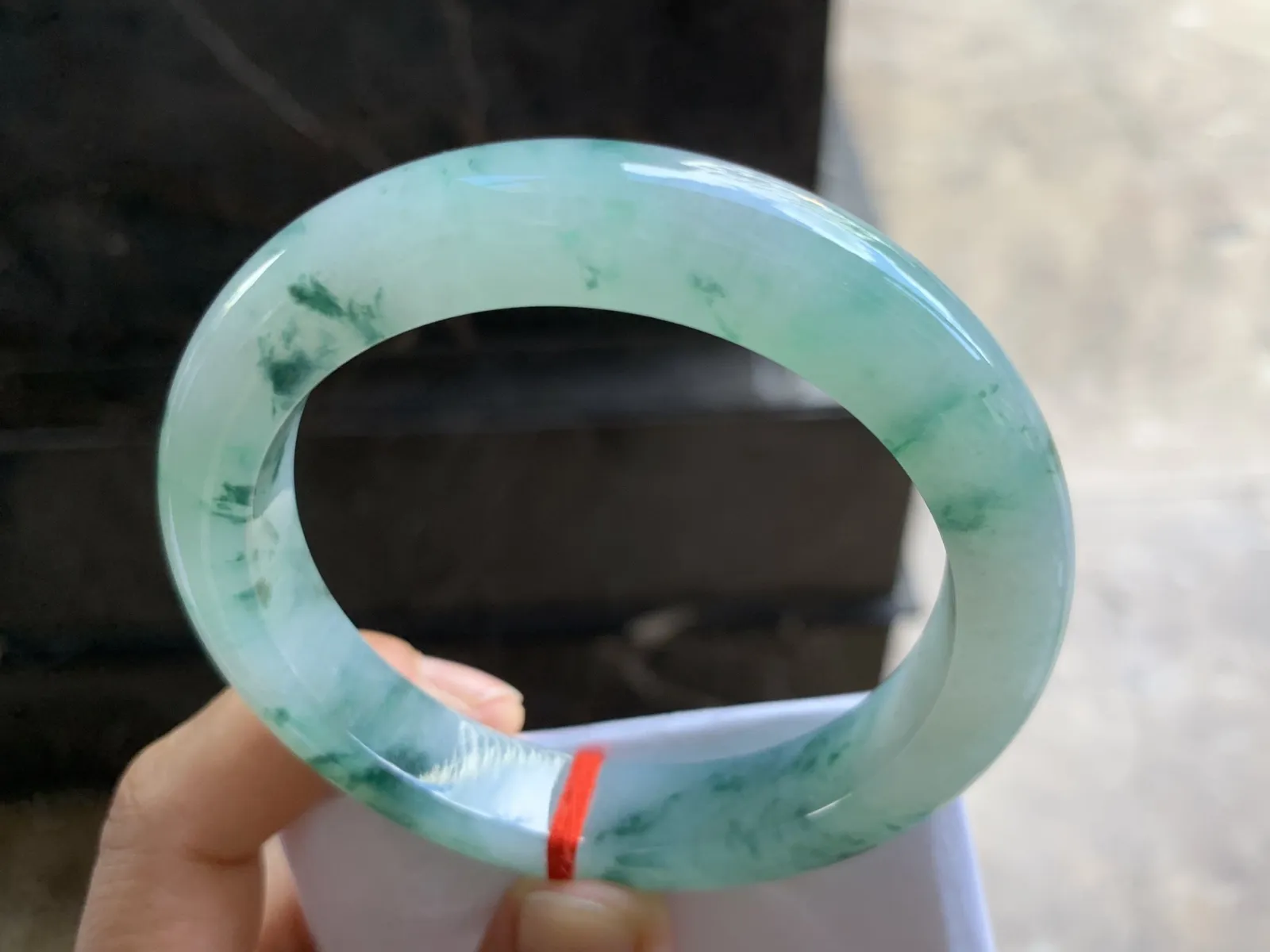 58.5-13-9.7mm
冰种飘花手镯 水润光泽 花色漂亮