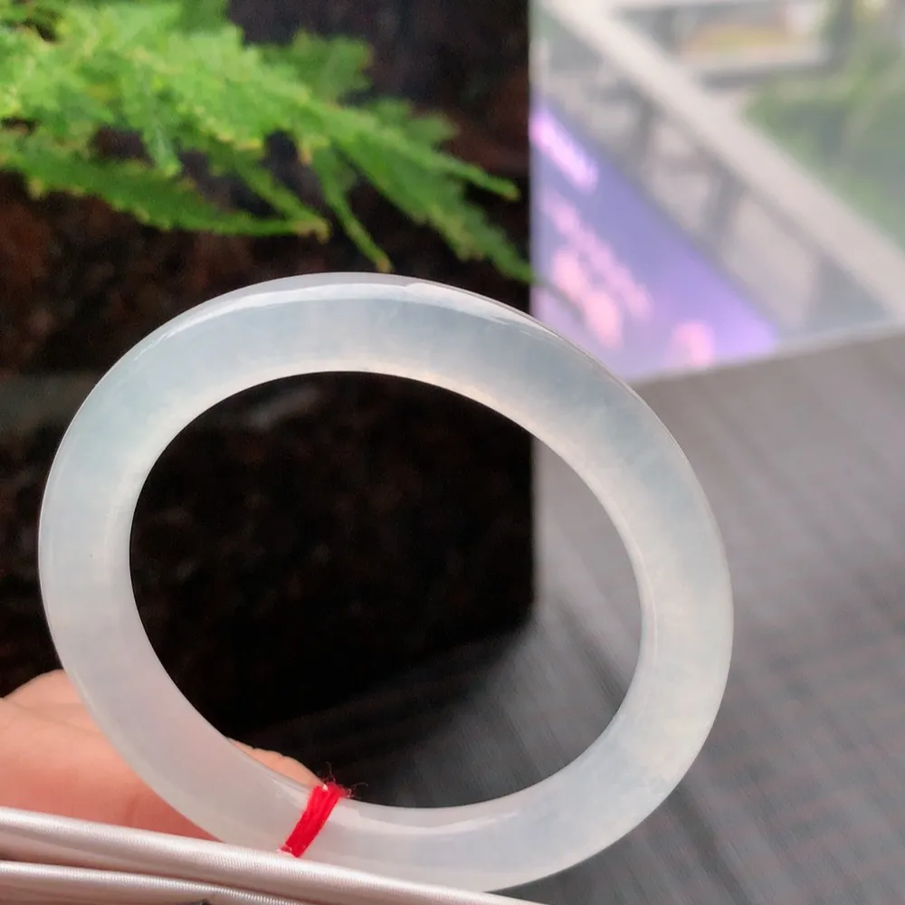 圆条冰玻种 无瑕 尺寸:52.1/9.1/8.7 种水好