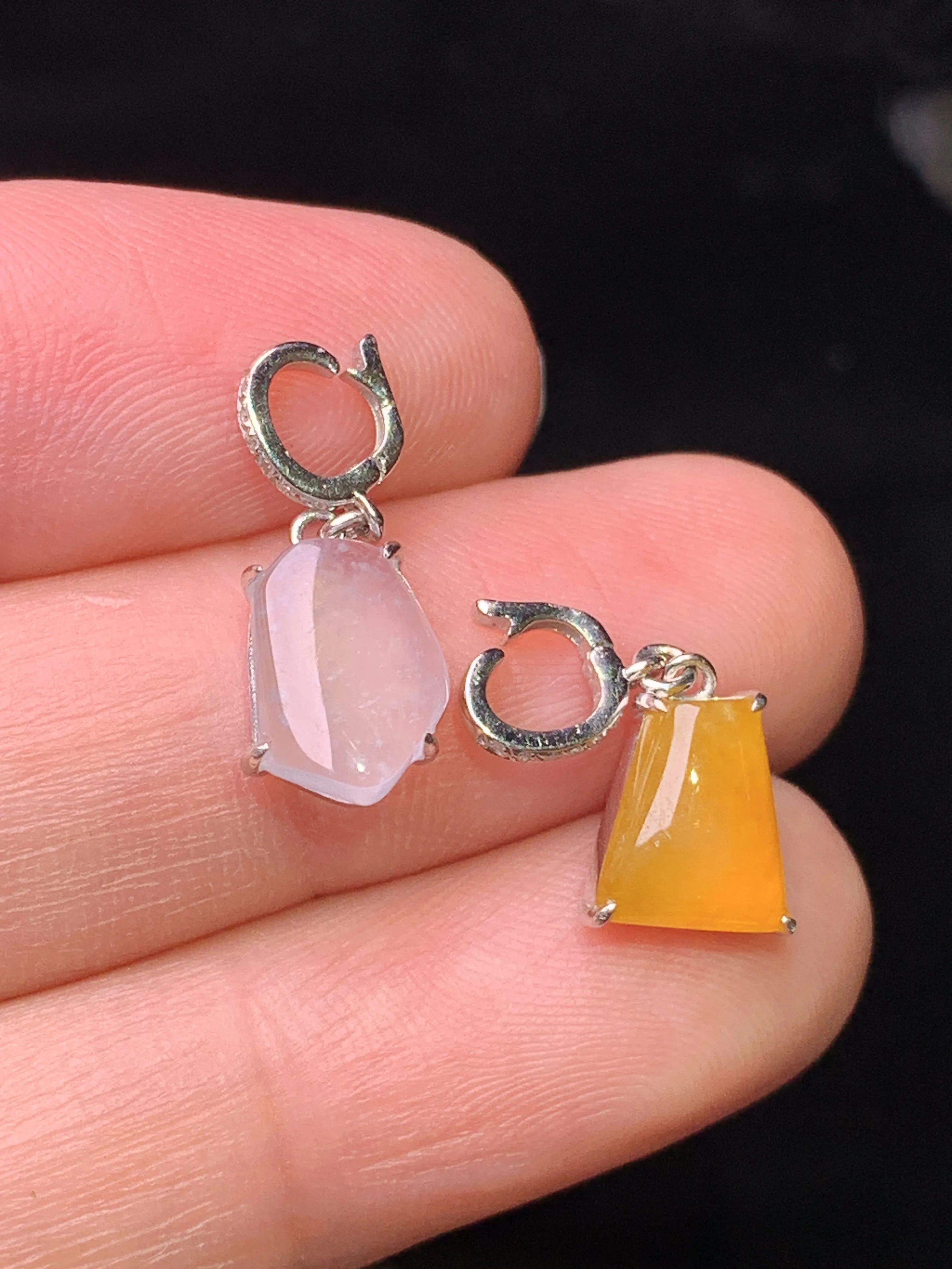 18k金钻镶嵌多彩多宝手链吊坠两用款 玉质细腻 色泽清新艳丽 裸石尺寸9*6*3