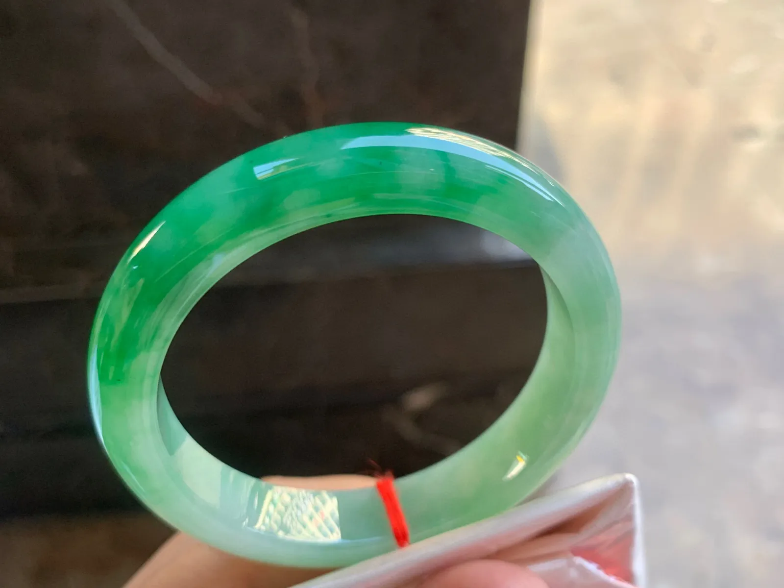 56-11.7-8.6mm
带色手镯 底子细腻 有种有色 上手漂亮