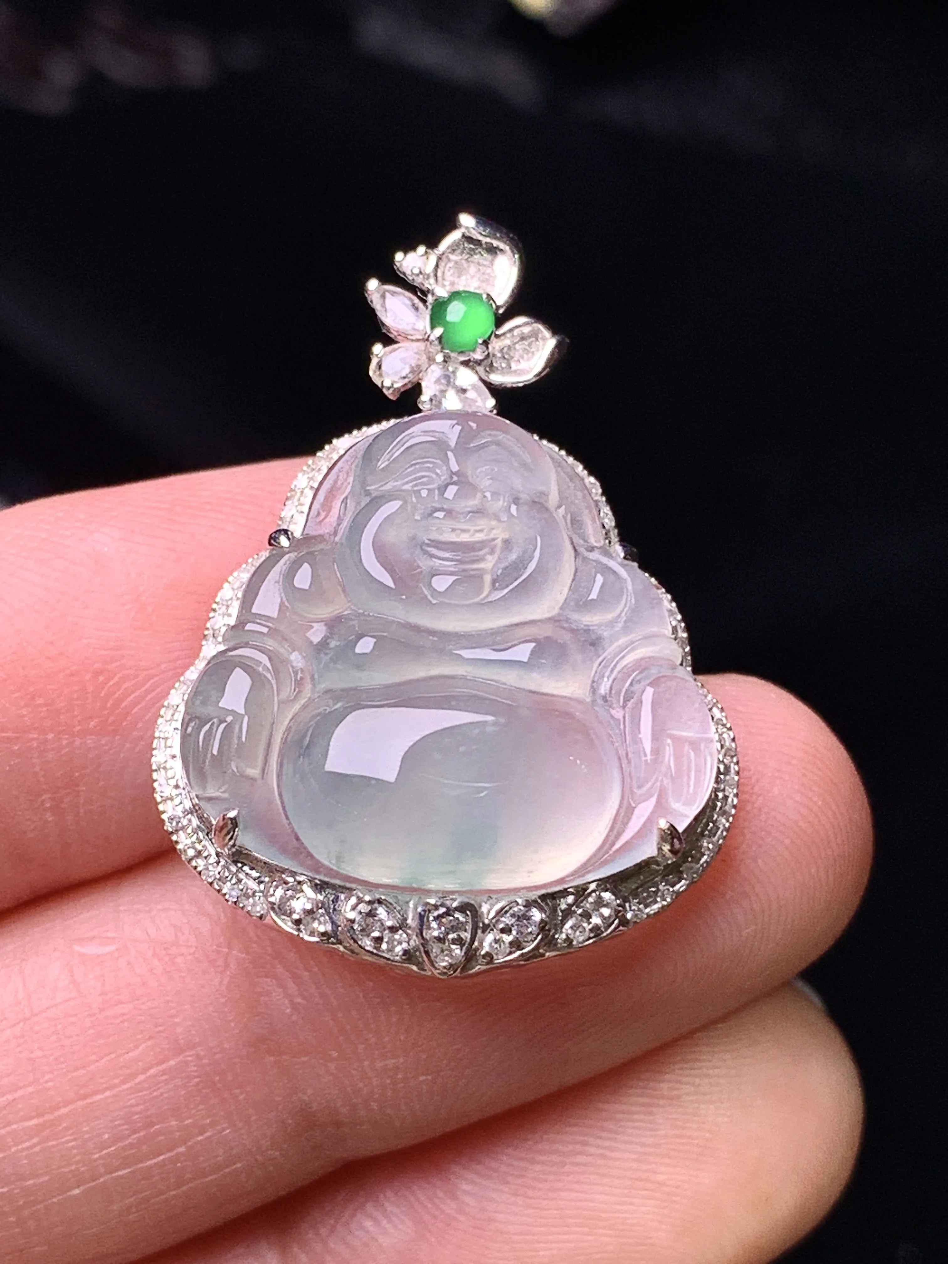 18k金钻镶嵌冰种佛公吊坠 玉质细腻 色泽清新艳丽 整体尺寸29*21.2*7.6