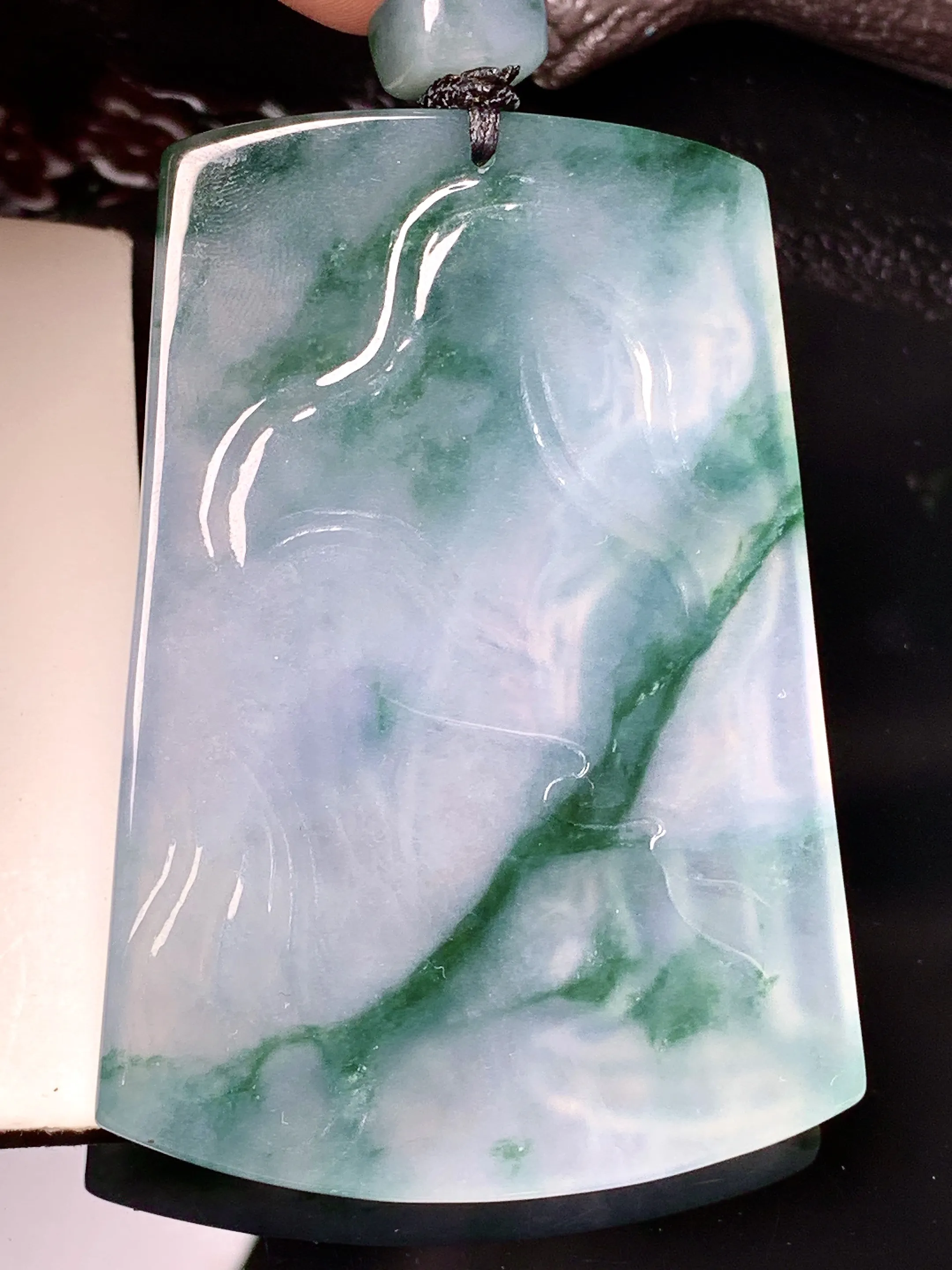 飘绿观音菩萨吊坠 玉质细腻 色泽清新艳丽 整体尺寸66*46*5.8