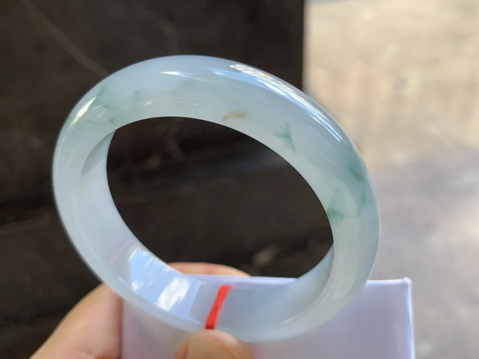 53-13-8mm
冰种飘花手镯 水润光泽 花色清爽