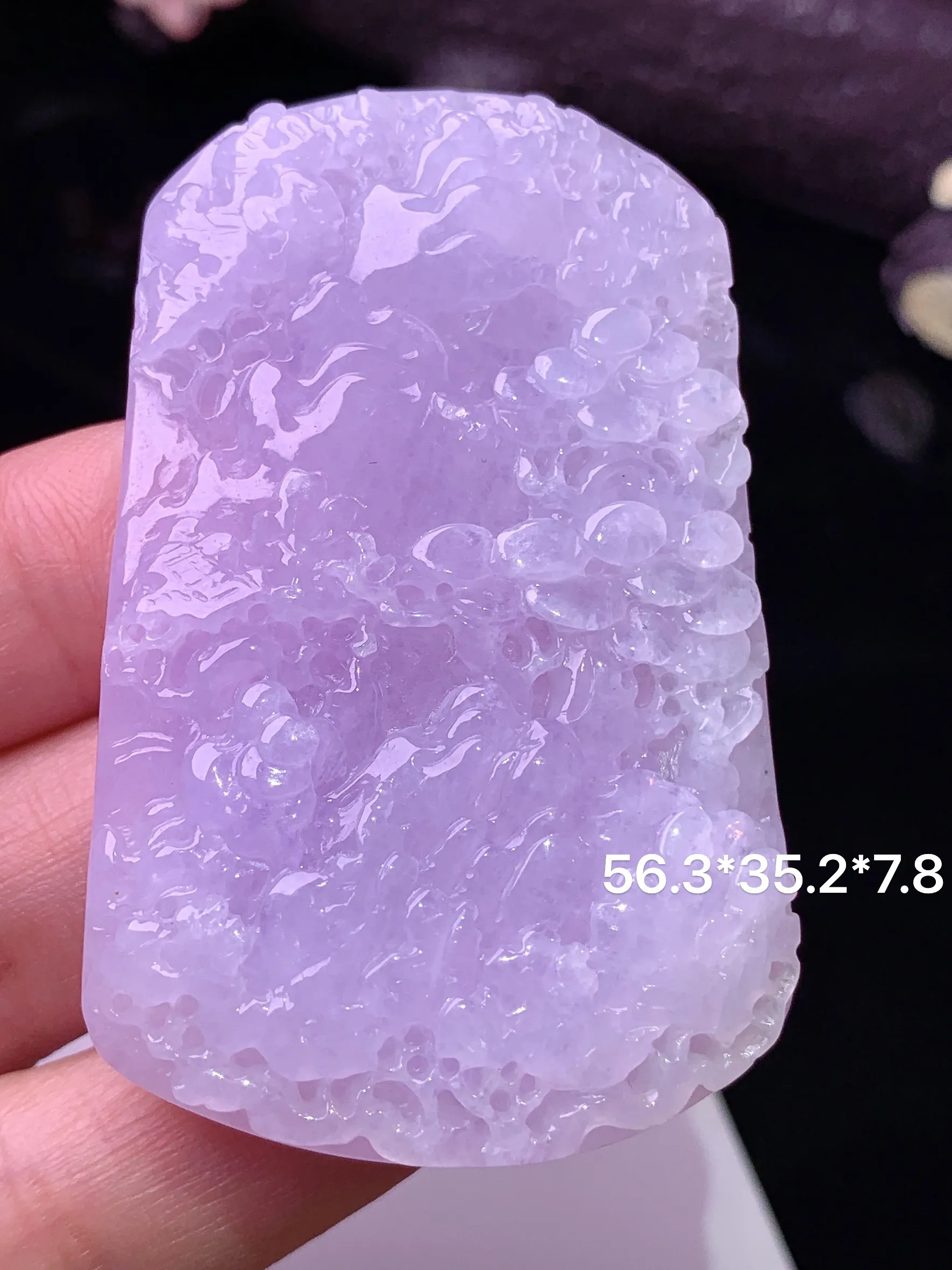 紫罗兰山水牌子吊坠 玉质细腻 色泽清新  整体尺寸56.3*35.2*7.8