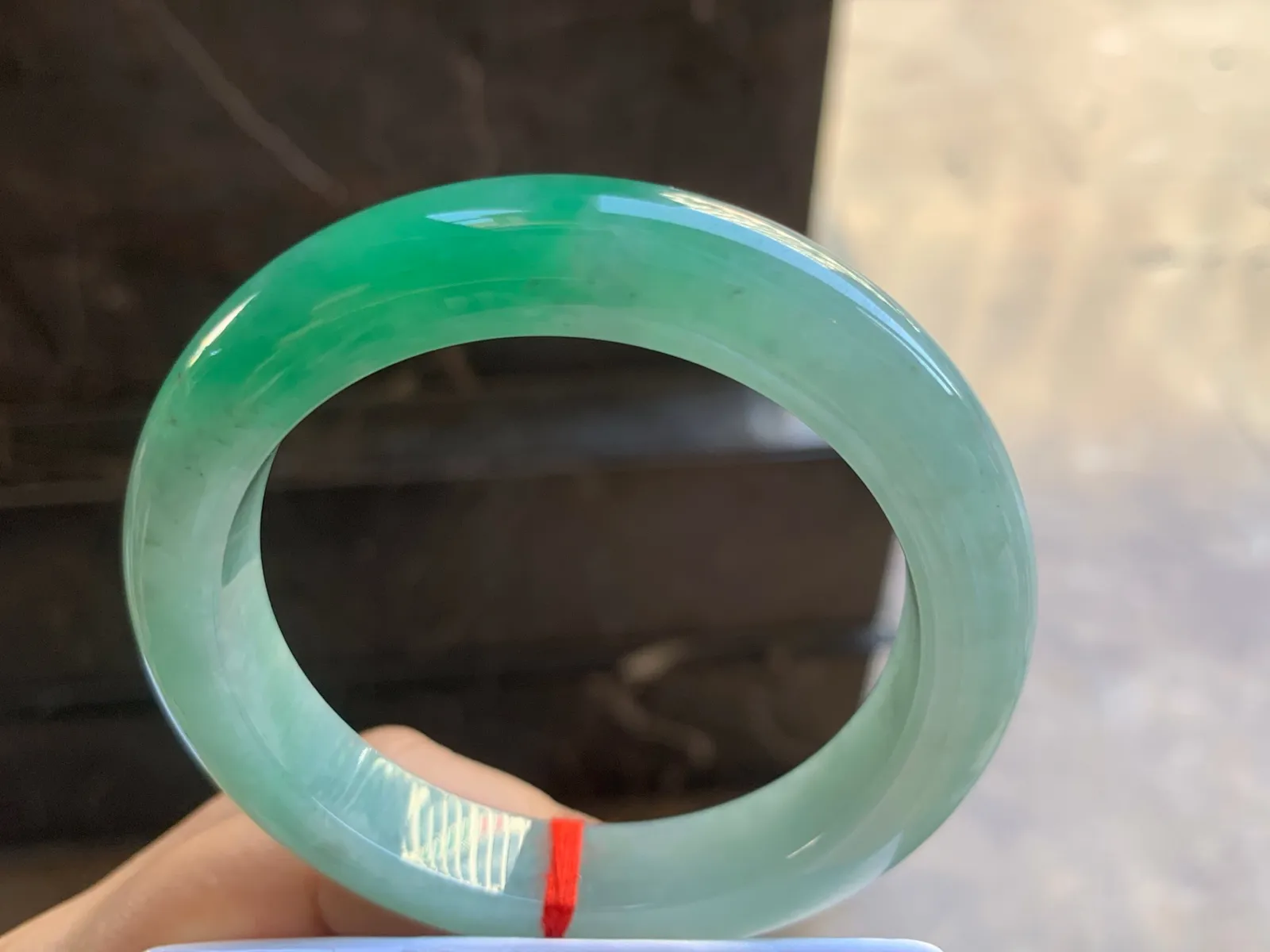 58-12-10mm
带色手镯 底子细腻 颜色漂亮