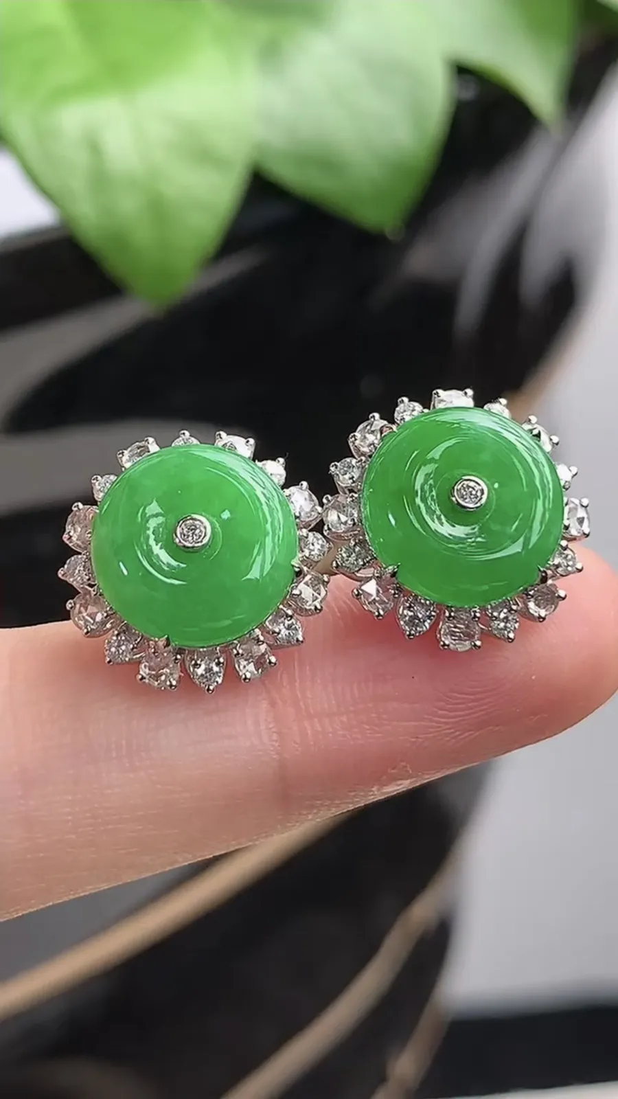 a货翡翠老坑冰种18K金伴钻镶嵌阳绿平安扣耳钉 尺寸10.4mm 重量4.26g 1204