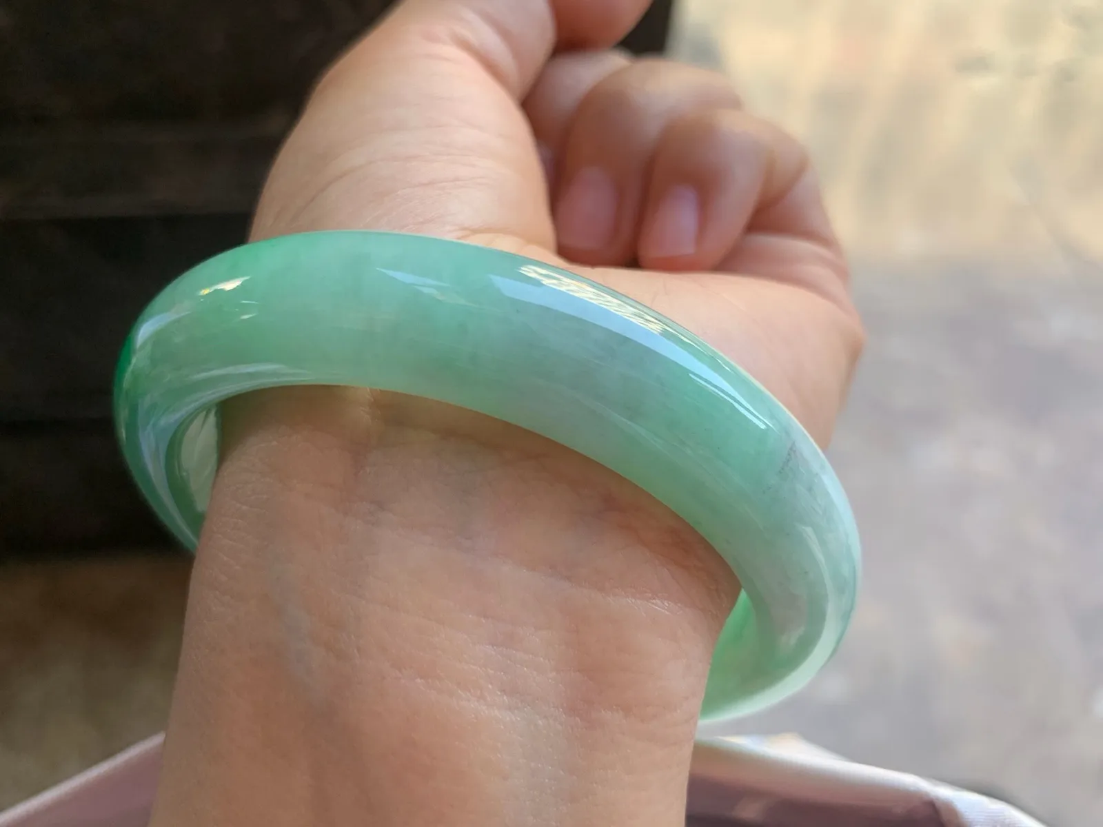 59-13.2-9mm
带色手镯 底子细腻 颜色漂亮 大圈口