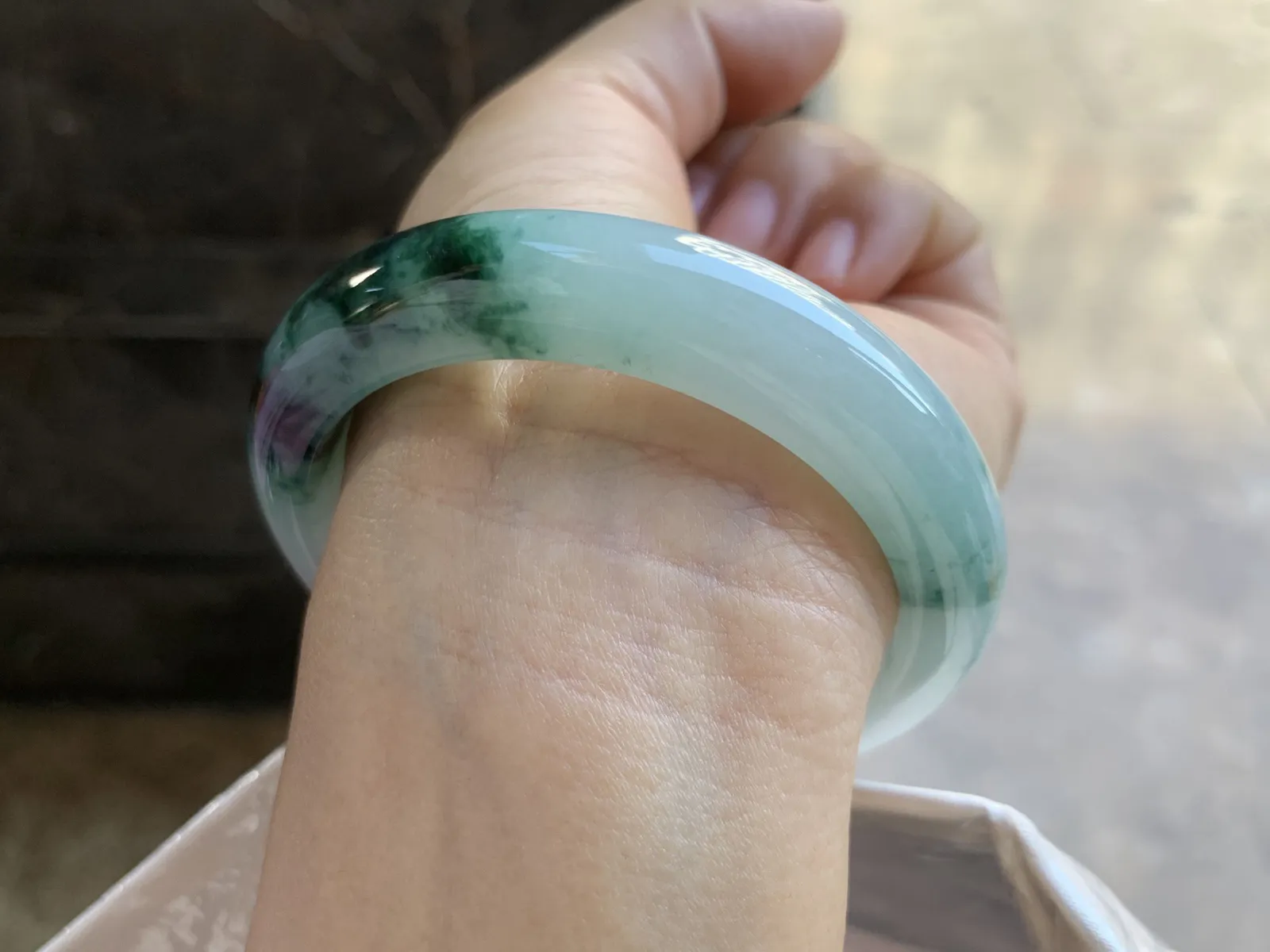 54-12.2-8.4mm
糯冰飘花手镯 底子细腻 画色浓郁