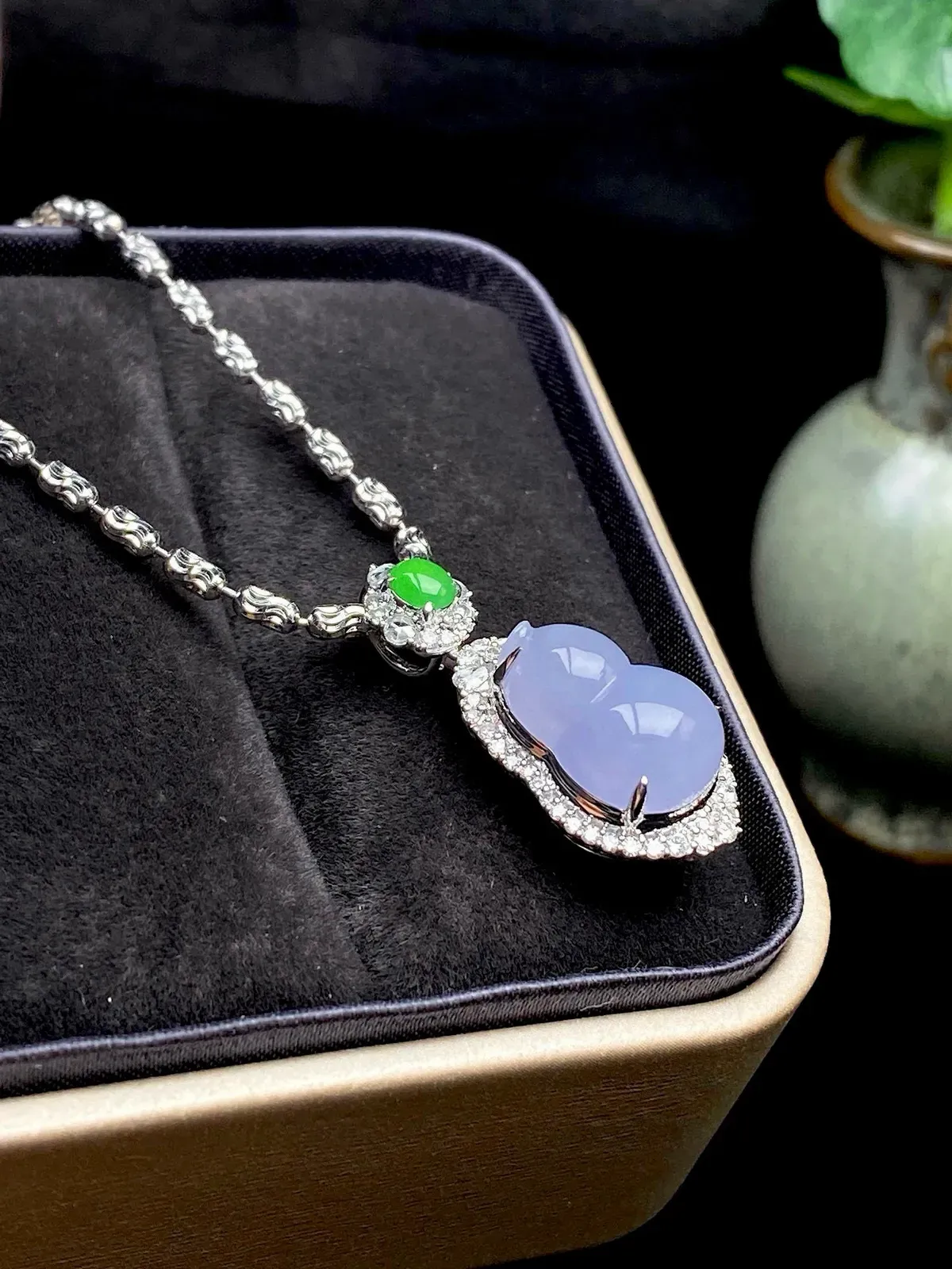 【冰种紫葫芦吊坠】质地细腻，冰透纯净，唯美漂亮，珍藏品质，18K金钻镶嵌，裸石尺寸13.5*9.6*