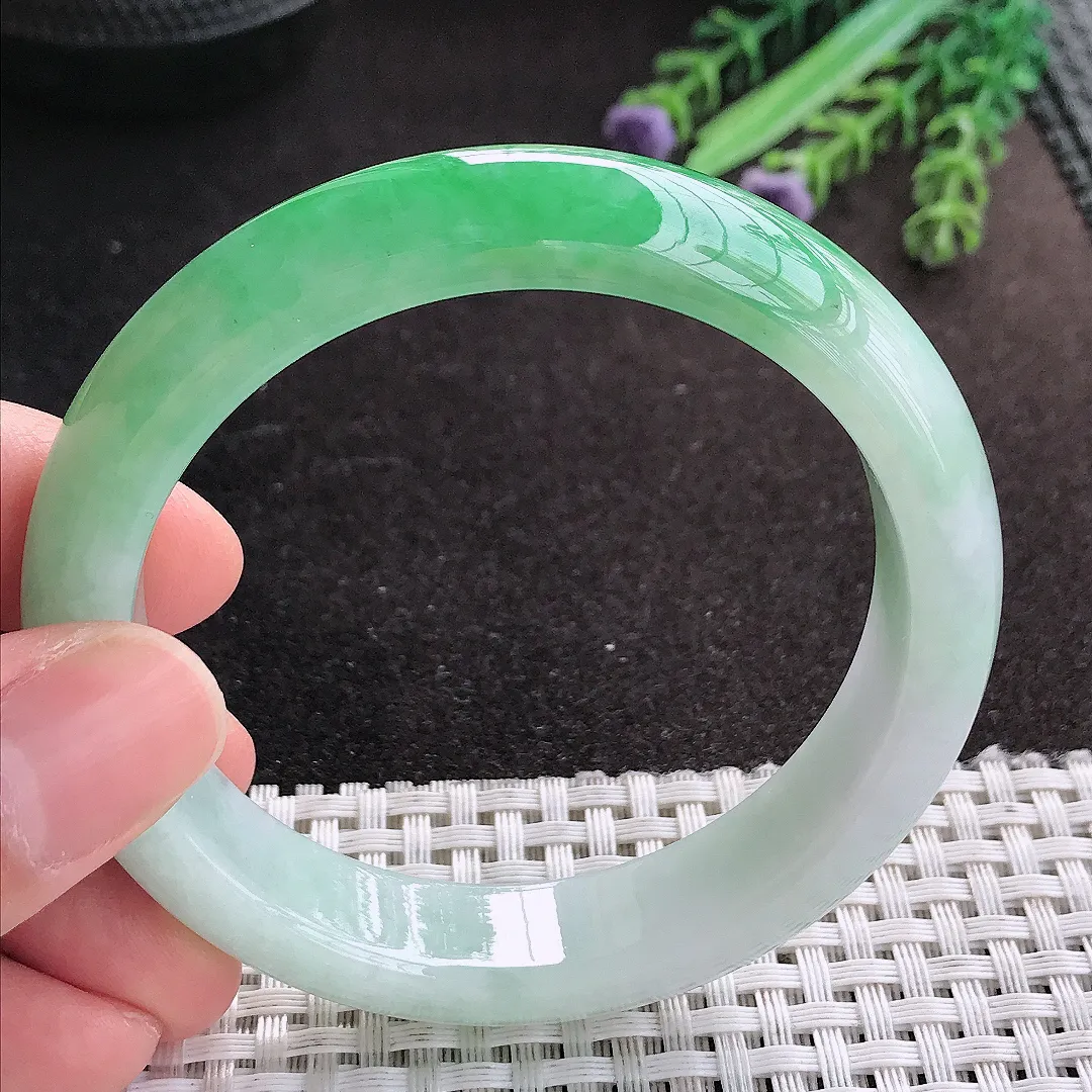 天然A货翡翠56.5/12.9/8.3老坑精美飘阳绿手镯宽边玉手镯