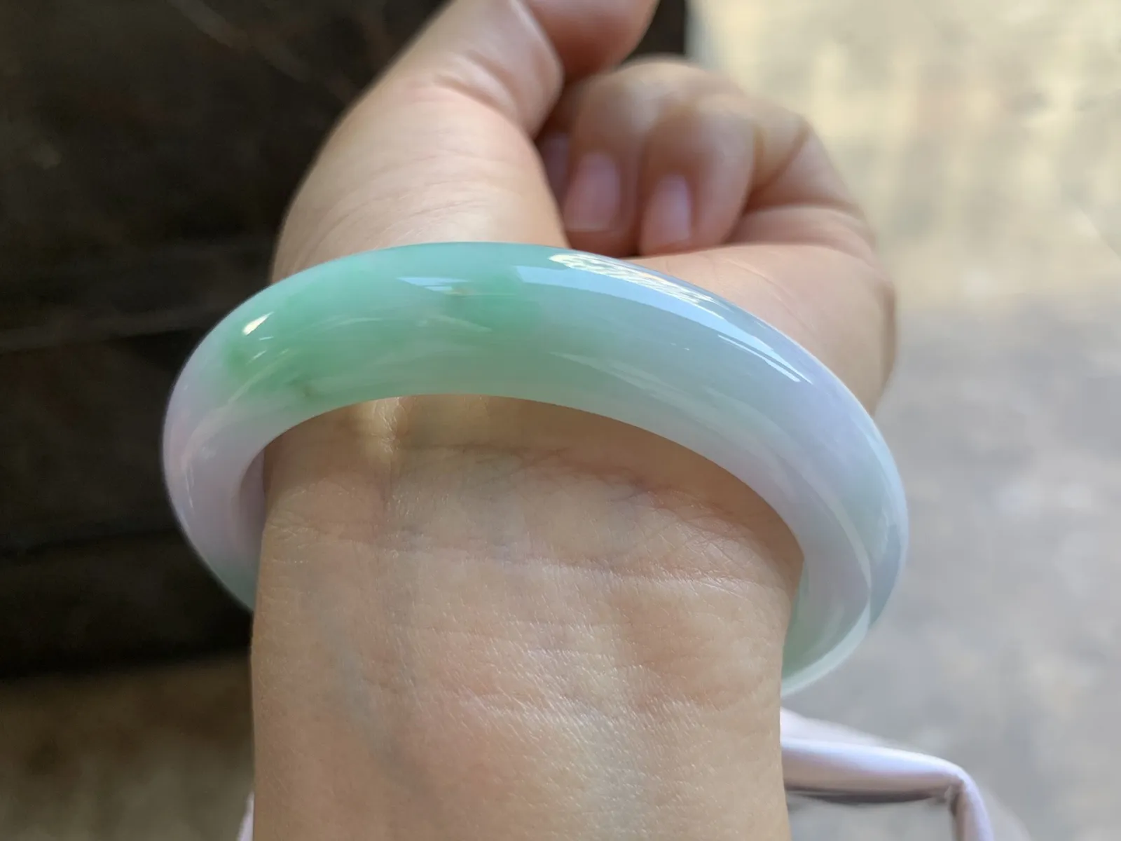 53.5-12-9mm
淡春彩手镯 底子细腻 颜色漂亮 性价比推荐