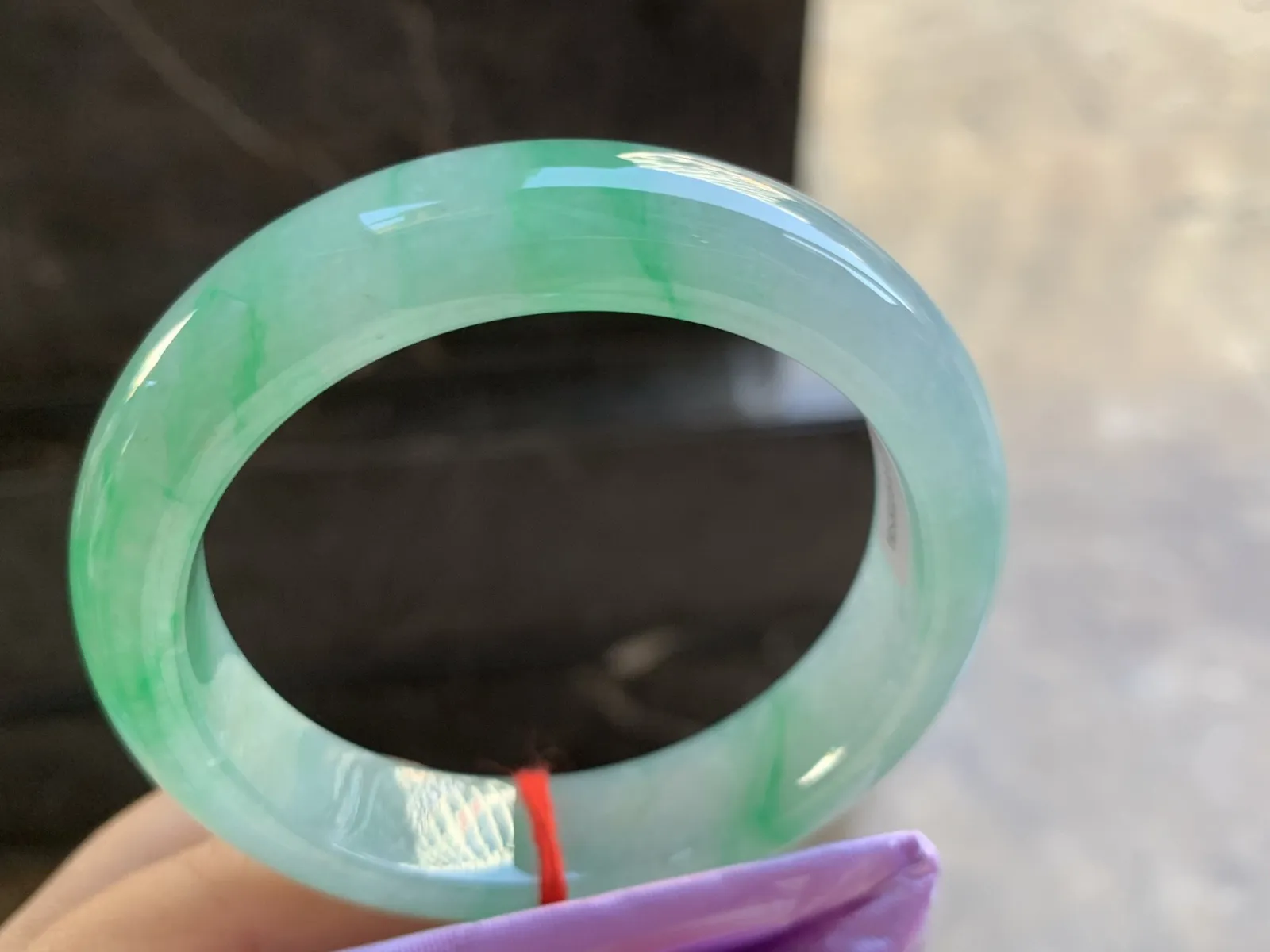 54.5-13-8.5mm
带色手镯 有种有色 颜色漂亮 条形优秀
上手大气