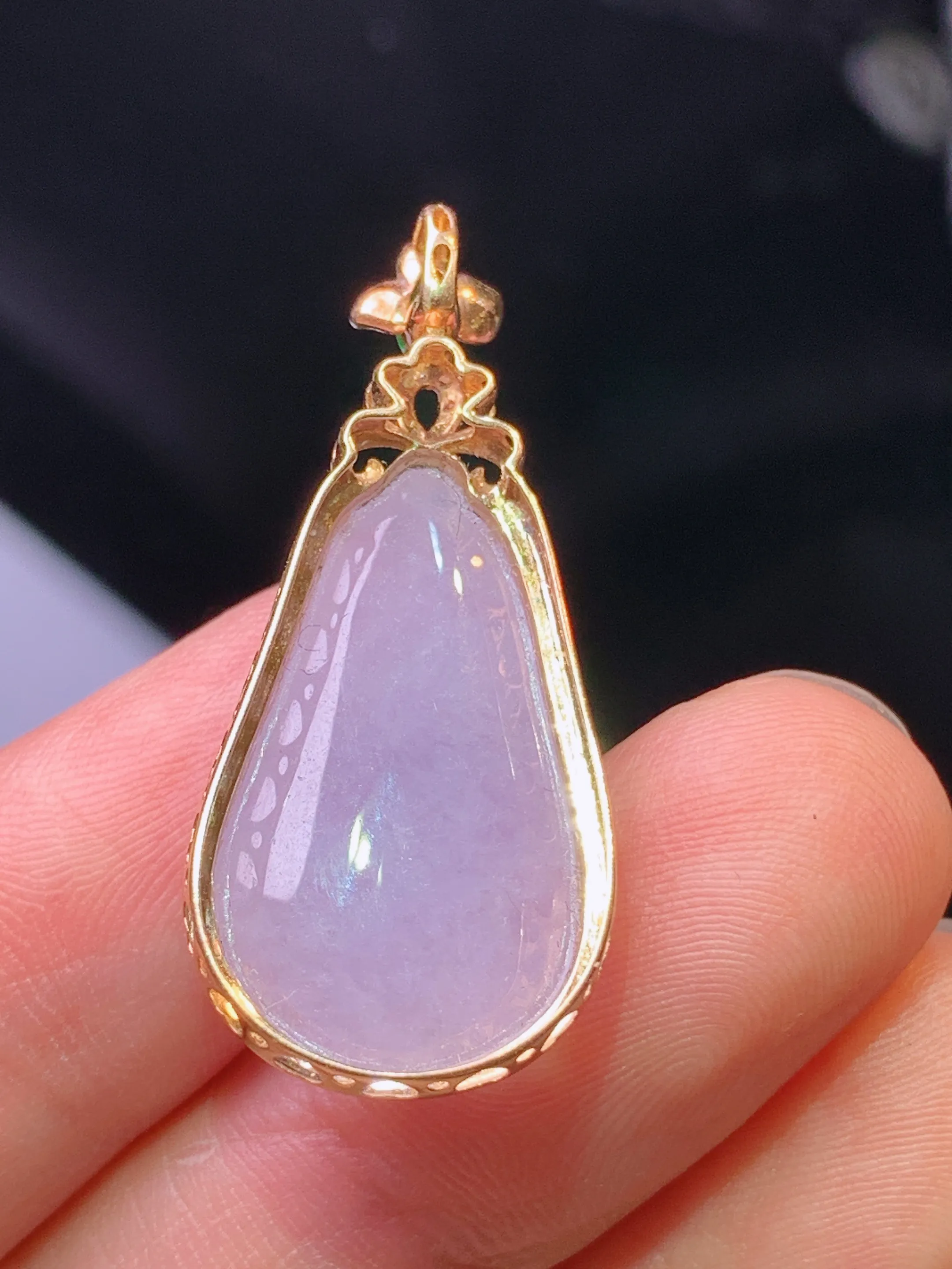 18k金钻镶嵌紫罗兰福瓜吊坠 玉质细腻 色泽清新艳丽 整体尺寸33.5*14.6*8.5