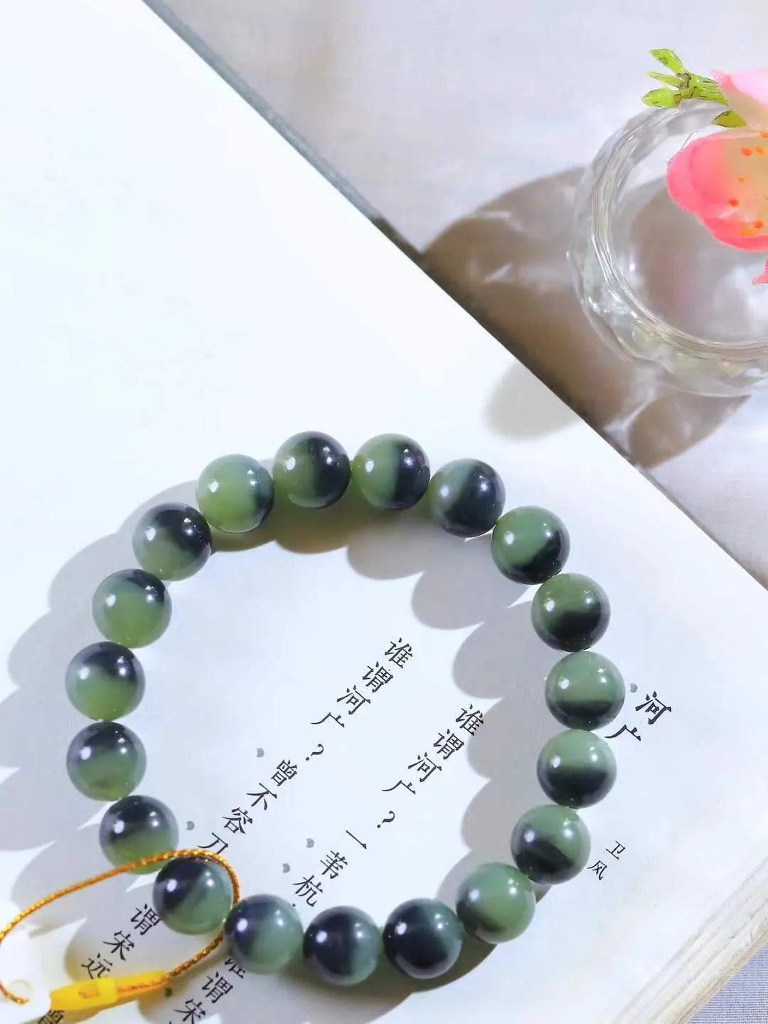 【珠圆玉润.手串】

精品️和田玉珠圆玉润手串 玉质温润细腻  整串打磨圆润，佩戴舒适。珠珠落玉盘，间关莺语花底滑，一生美好时光，无论身在何处，都有它相伴相守。事事顺遂，幸福美满，吉祥如意。重28.2克 尺寸取一10mm  FDA-22120333