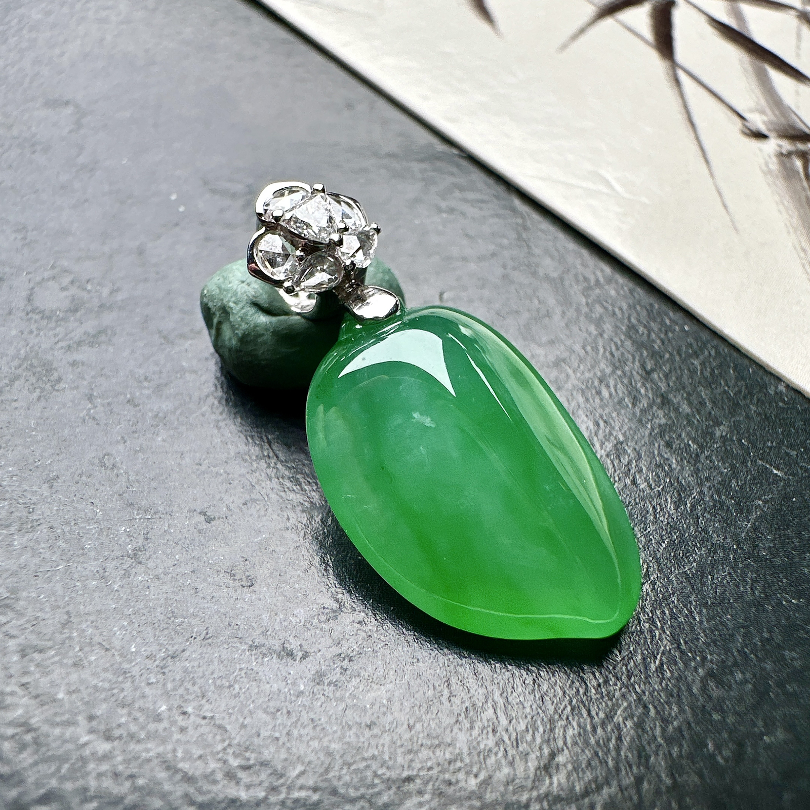 【冰种满绿福瓜吊坠】种水上乘，晶莹剔透，纯净通透，18k金钻精美镶嵌，裸石尺寸18.9*12.7*7.2毫米