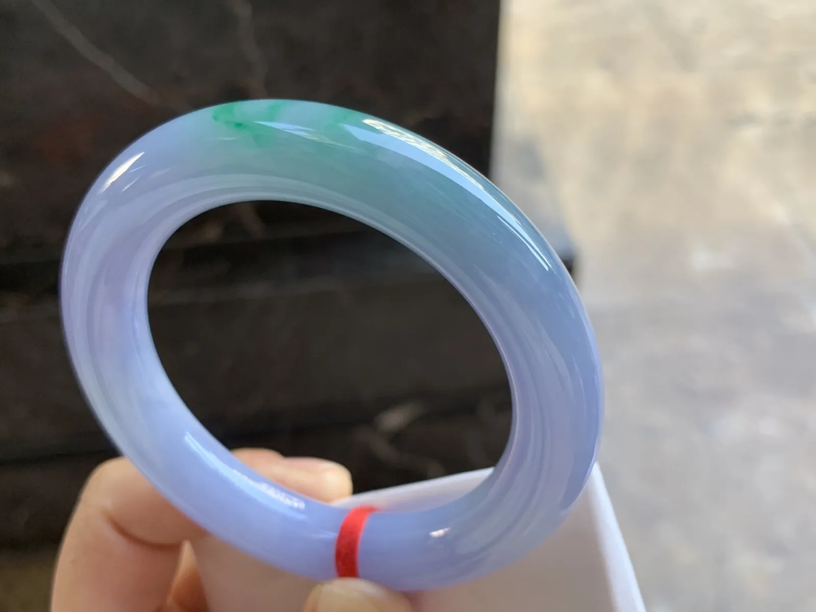 55.5-12mm
春彩圆条手镯 底子细腻
颜色浓郁漂亮