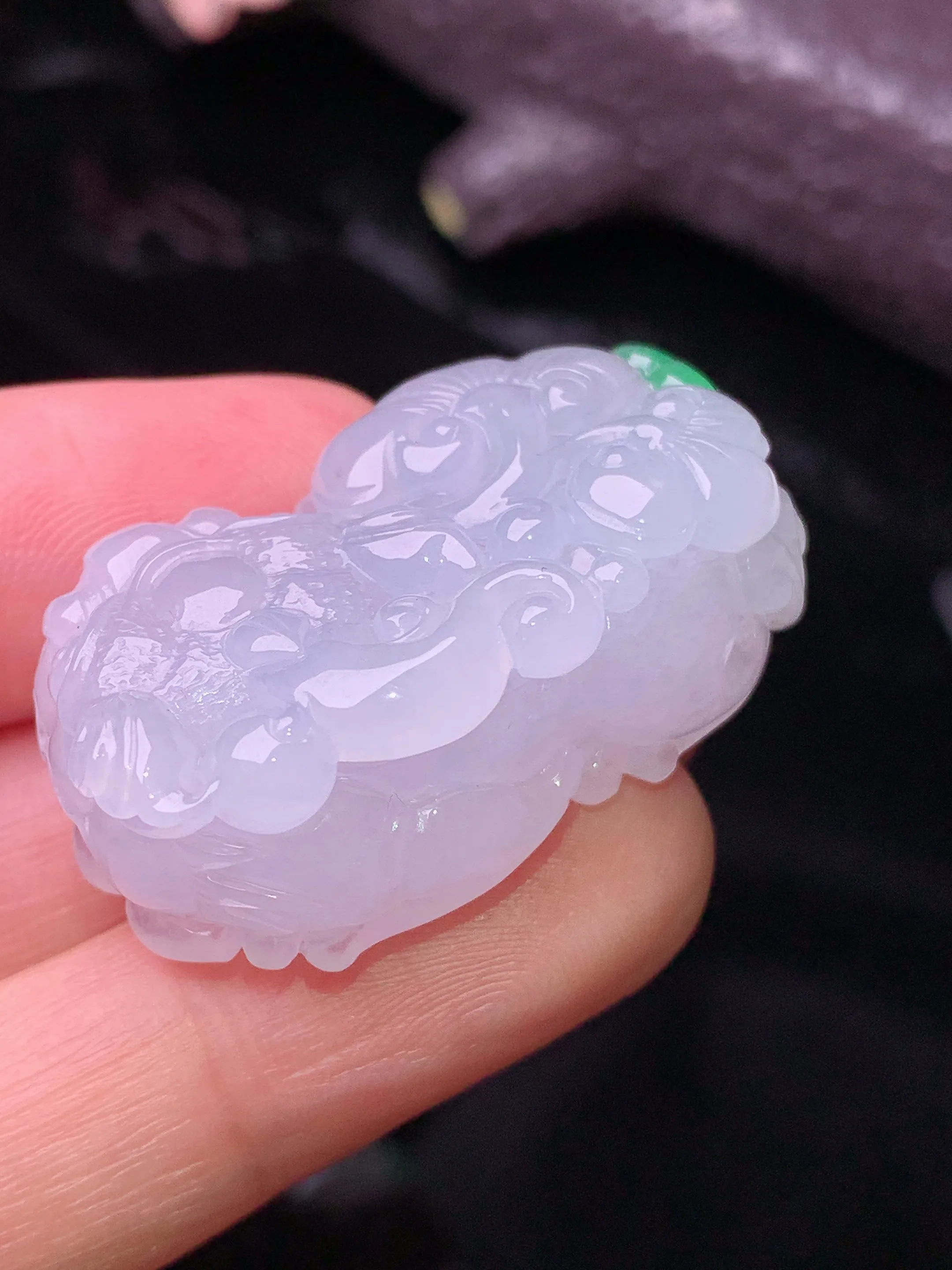 飘绿貔貅吊坠 玉质细腻 色泽清新艳丽 整体尺寸37*20.8*13.3