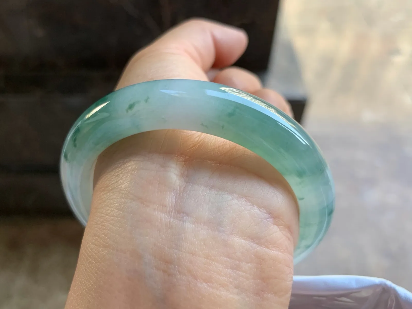 55-11.8-9mm
冰种飘花手镯 水润冰透 花色漂亮