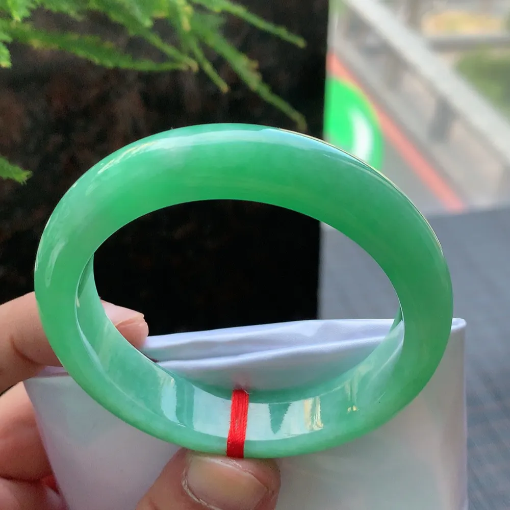 正圈满绿 无瑕 尺寸:54.1/13.2/8.2 满色