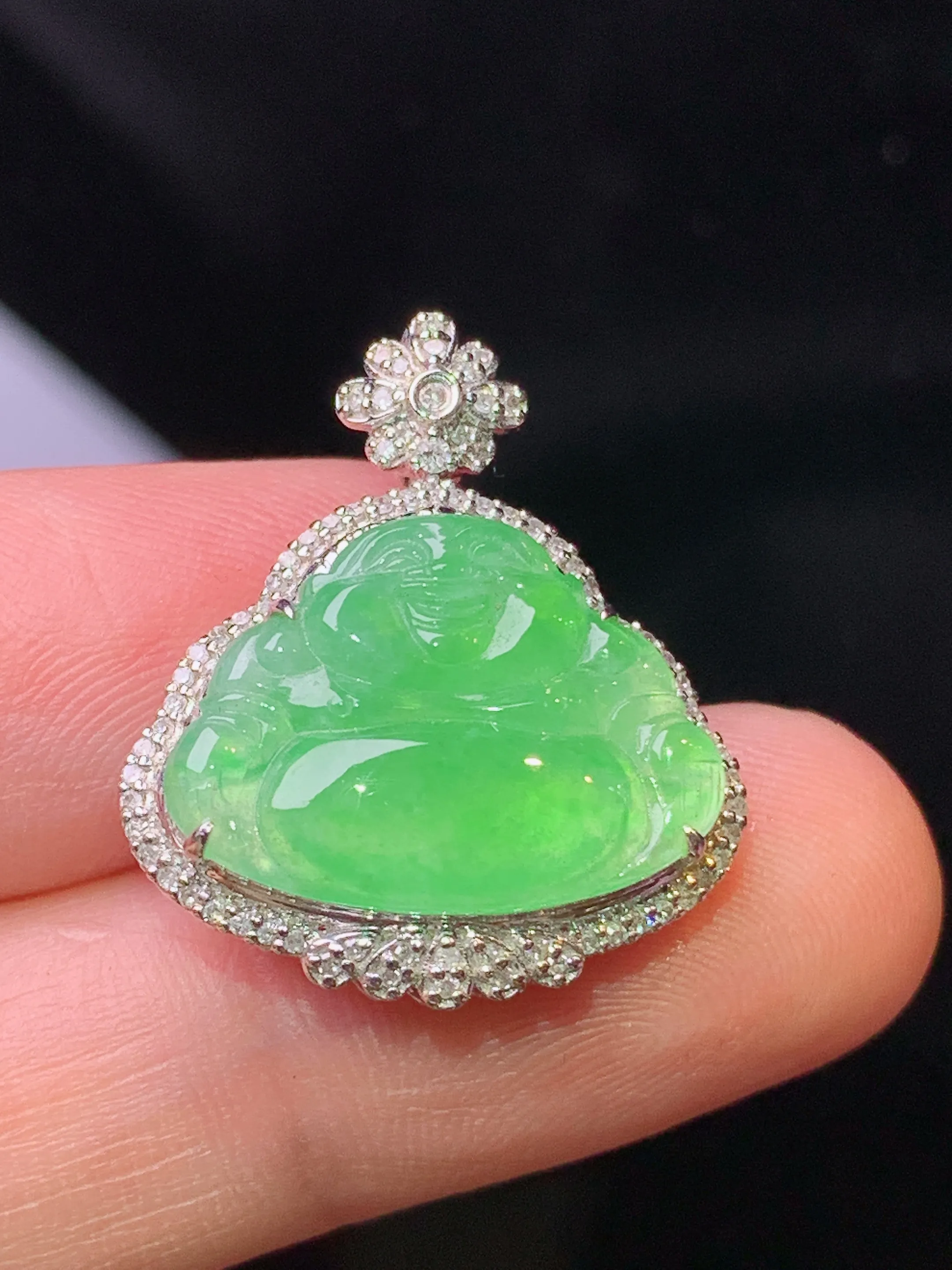 18k金钻镶嵌翠绿佛公吊坠 玉质细腻 色泽清新艳丽 整体尺寸23.8*20.3*7.5