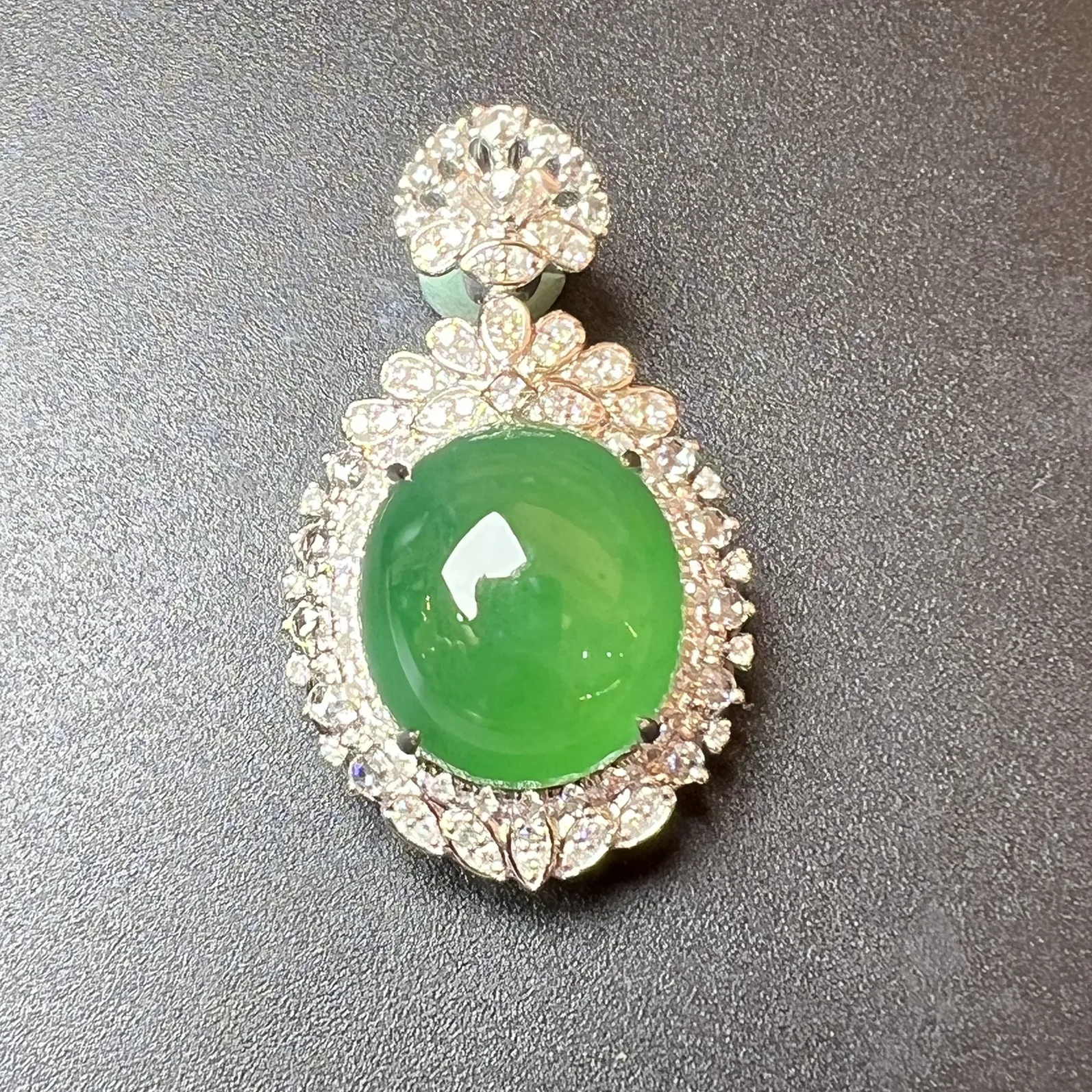 满色蛋坠整体尺寸32.5*19.5*13.5 裸石尺寸14.5*13*6.2