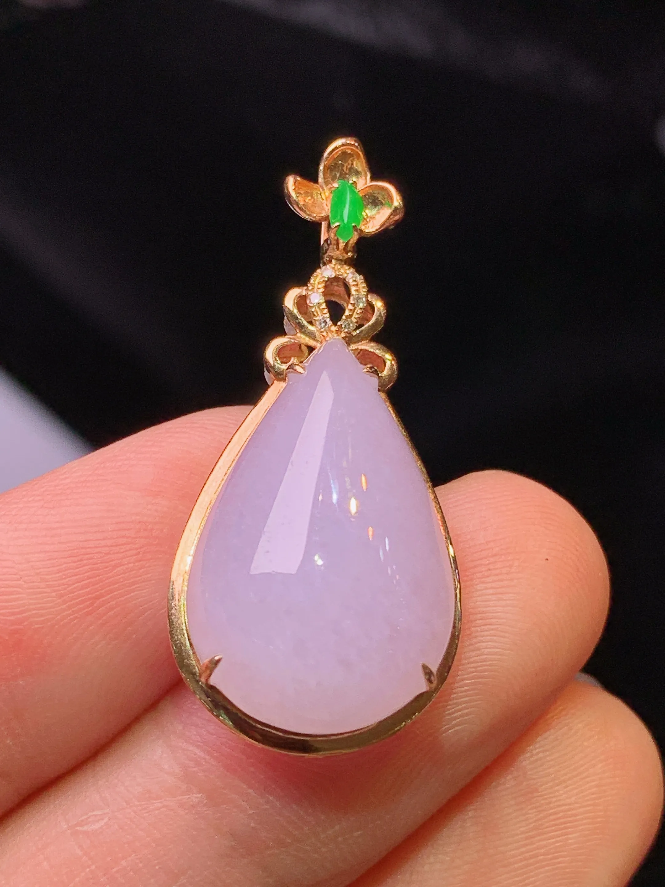 18k金钻镶嵌紫罗兰水滴吊坠 玉质细腻 色泽清新艳丽 整体尺寸32*14.7*8.5