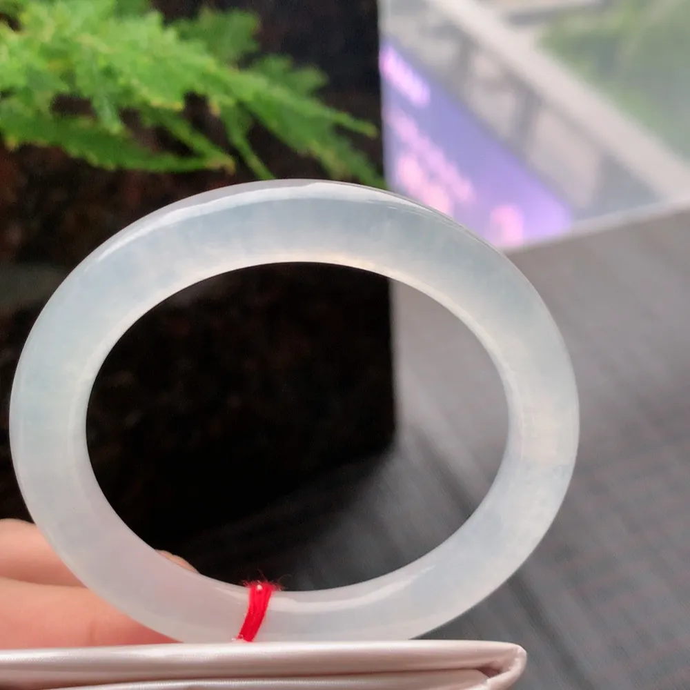 圆条冰玻种 无瑕 尺寸:52.1/9.1/8.7 种水好