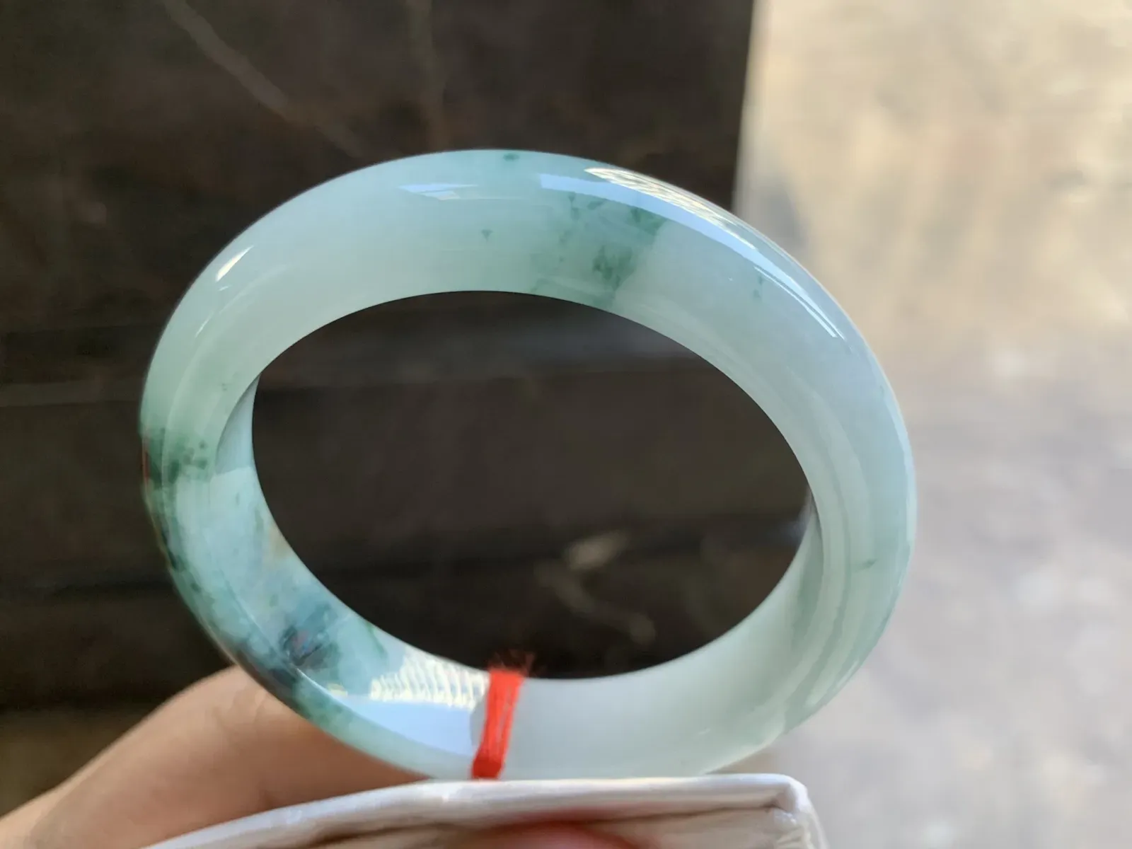 54-12.2-8.4mm
糯冰飘花手镯 底子细腻 画色浓郁