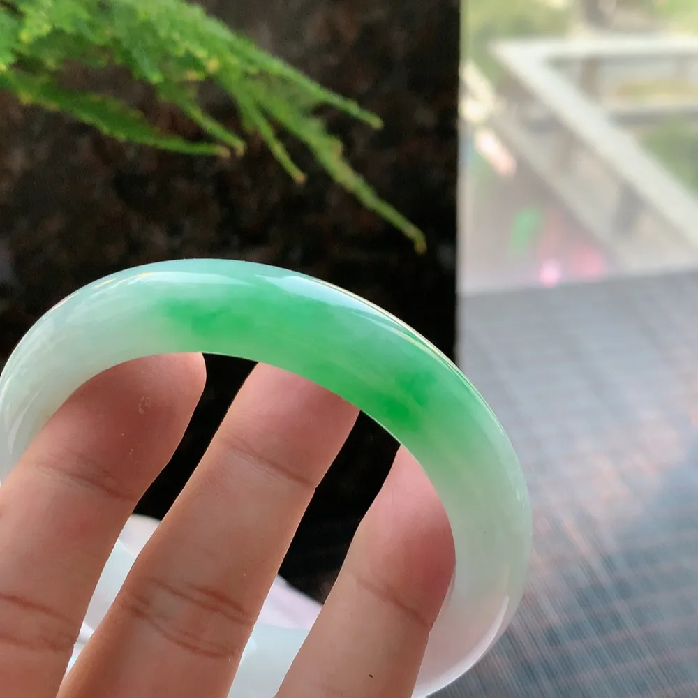 正圈冰糯春彩 无瑕 尺寸:57.5/12/9.4 色好