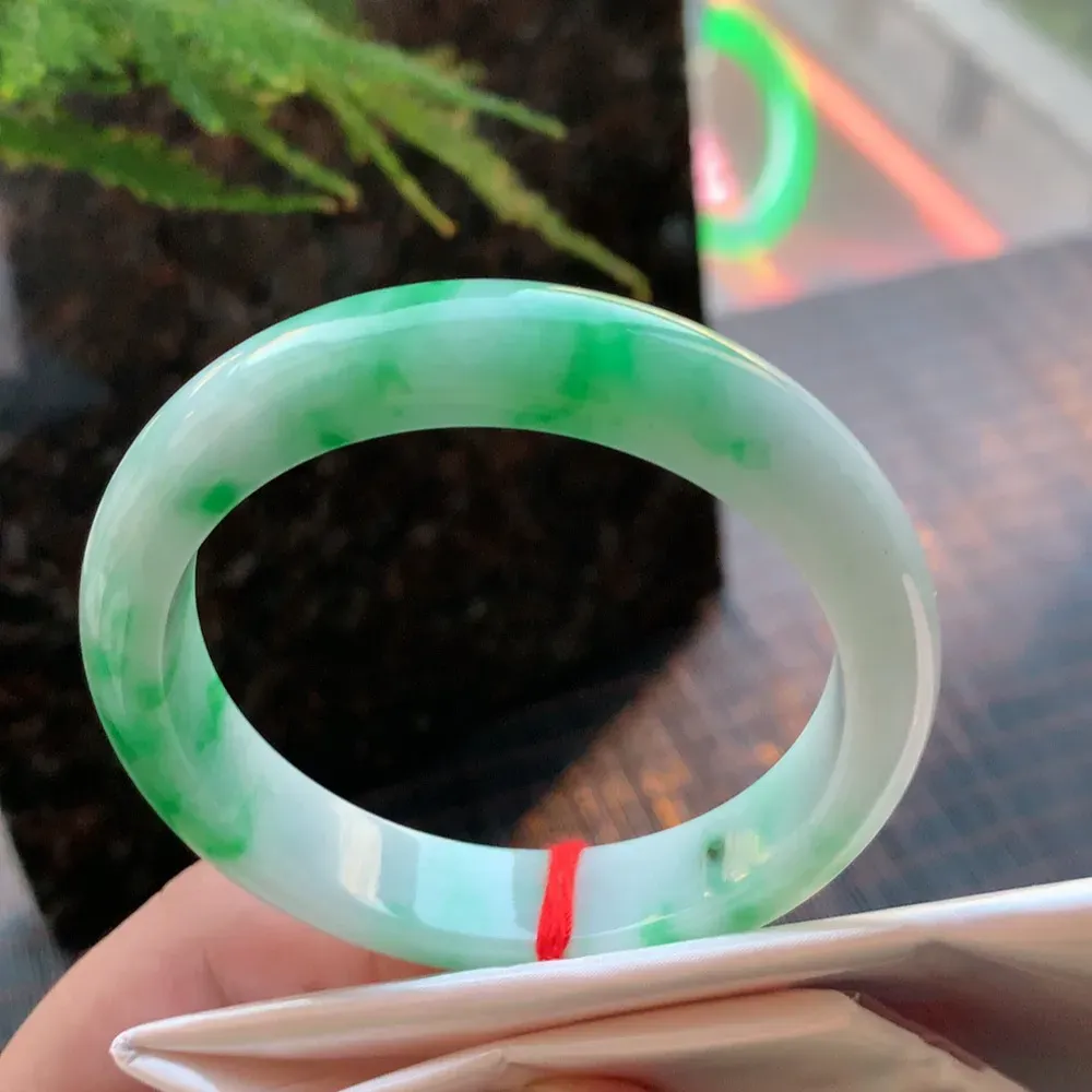 正圈冰糯阳绿 无瑕 尺寸:56.6/12.6/8.4 色好