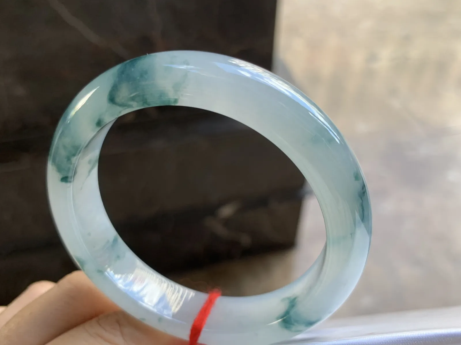 57-13-9mm
冰种飘花手镯 水润光泽 花色浓郁漂亮  山水画即视感