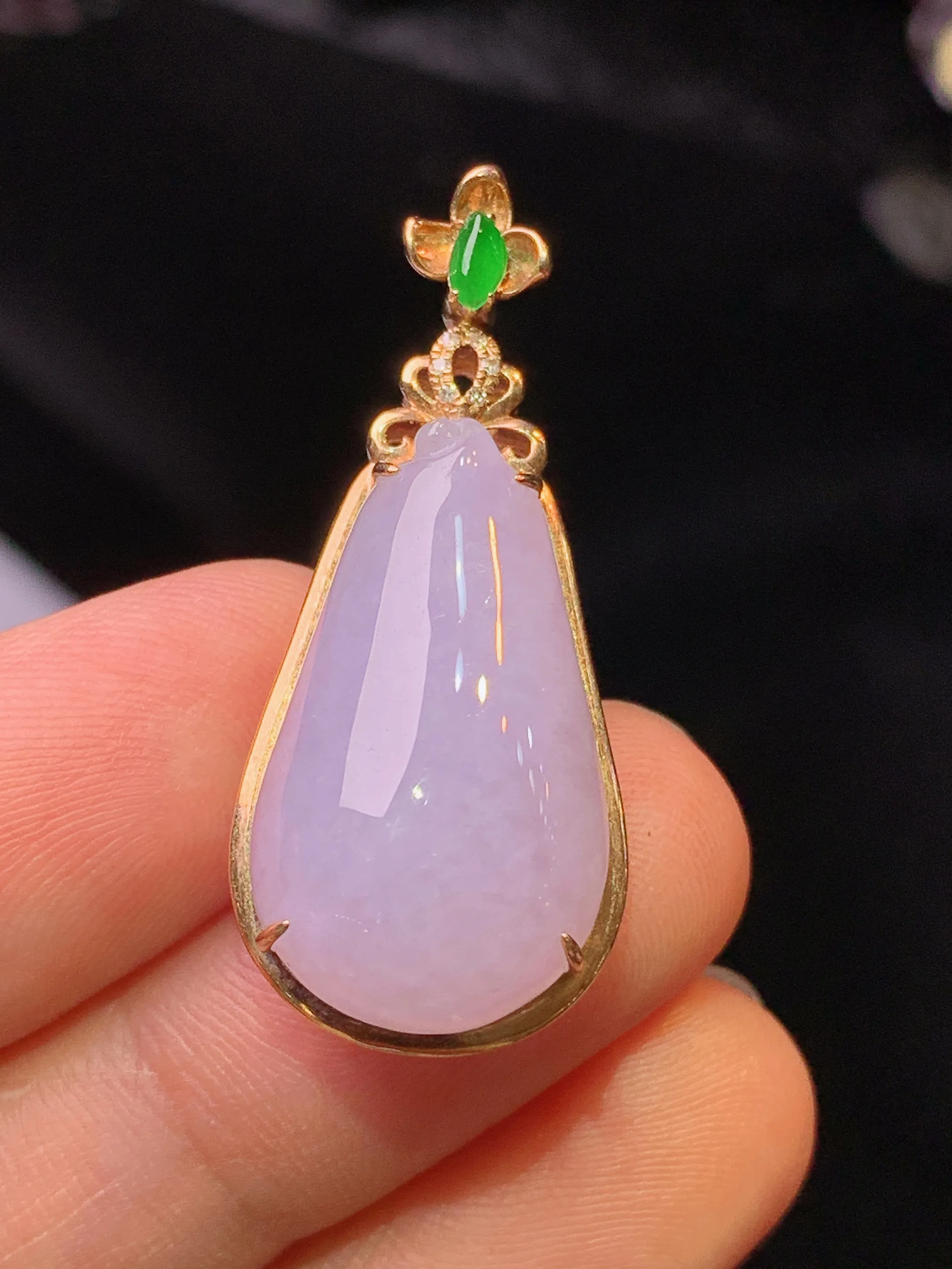 18k金钻镶嵌紫罗兰福瓜吊坠 玉质细腻 色泽清新艳丽 整体尺寸33.5*14.6*8.5