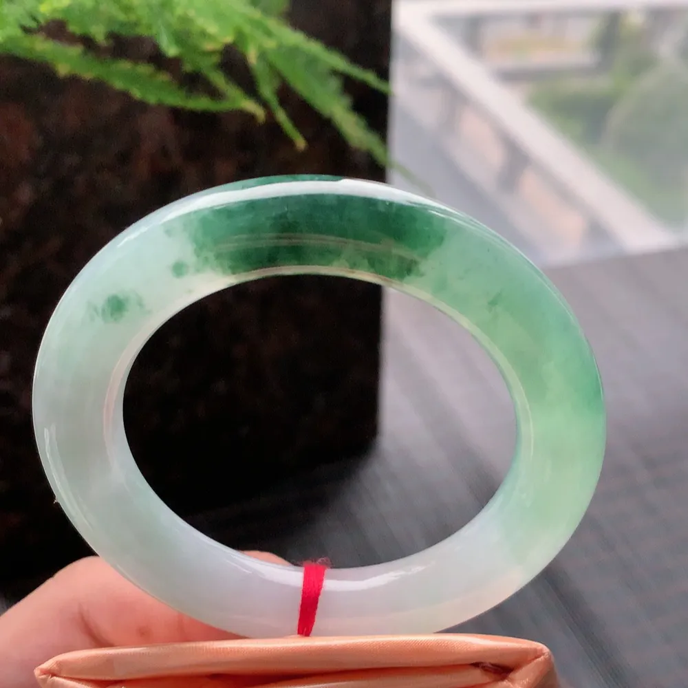 圆条高冰飘花 无瑕 尺寸:55.1/11.2 花美 种水好