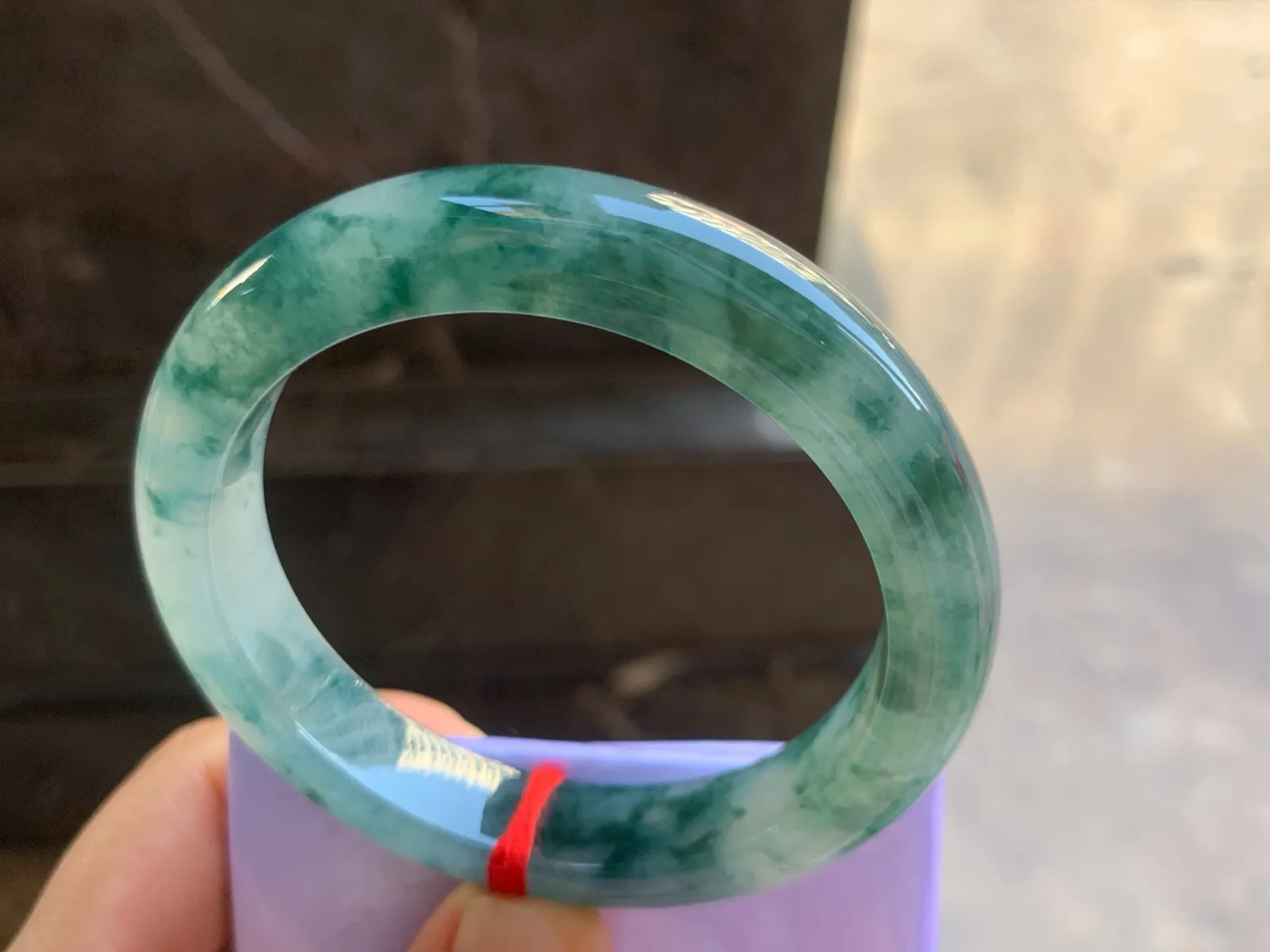 56-11.8-8.7mm
冰种飘花手镯 种好水润 花色浓郁