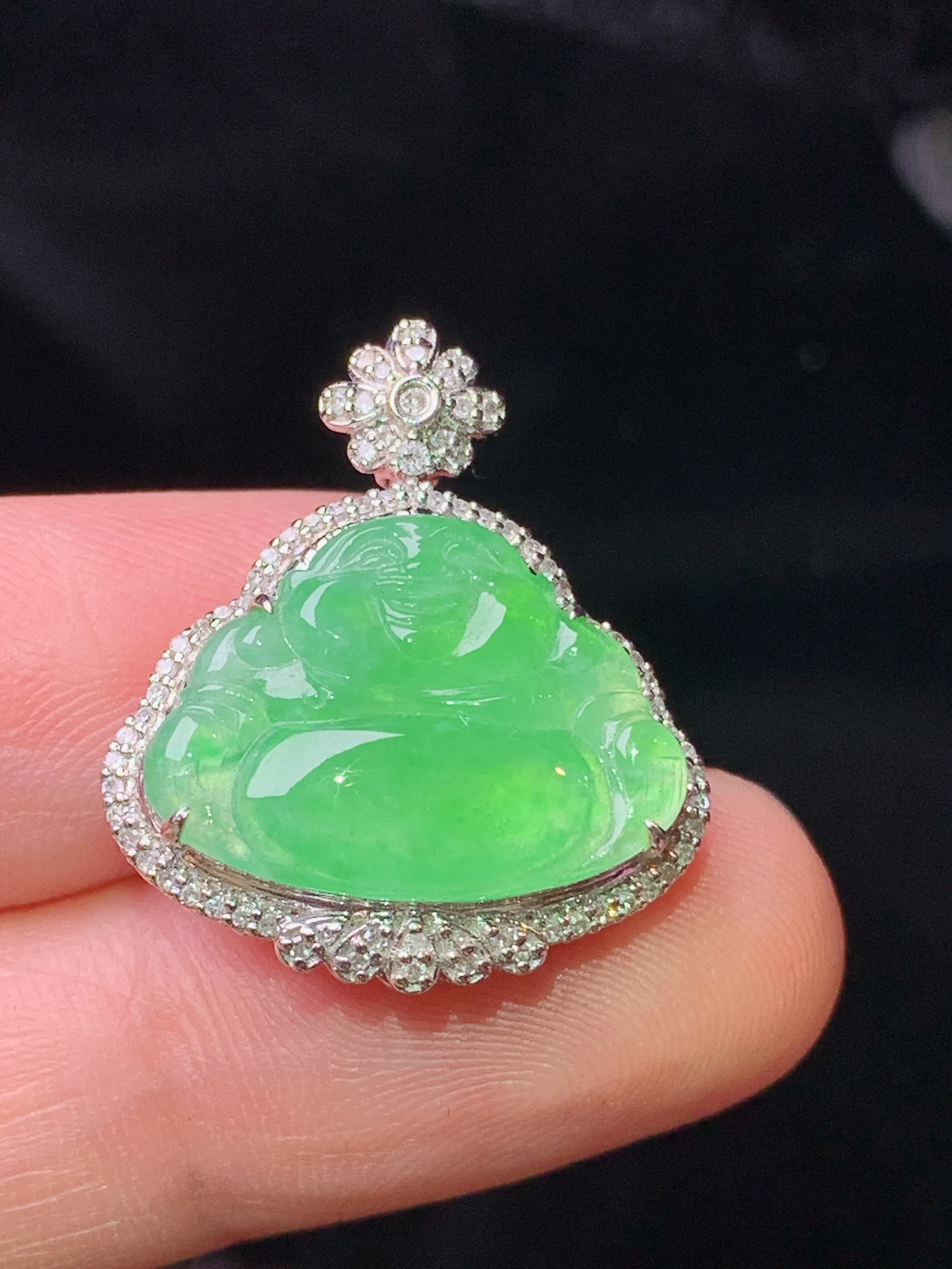 18k金钻镶嵌翠绿佛公吊坠 玉质细腻 色泽清新艳丽 整体尺寸23.8*20.3*7.5