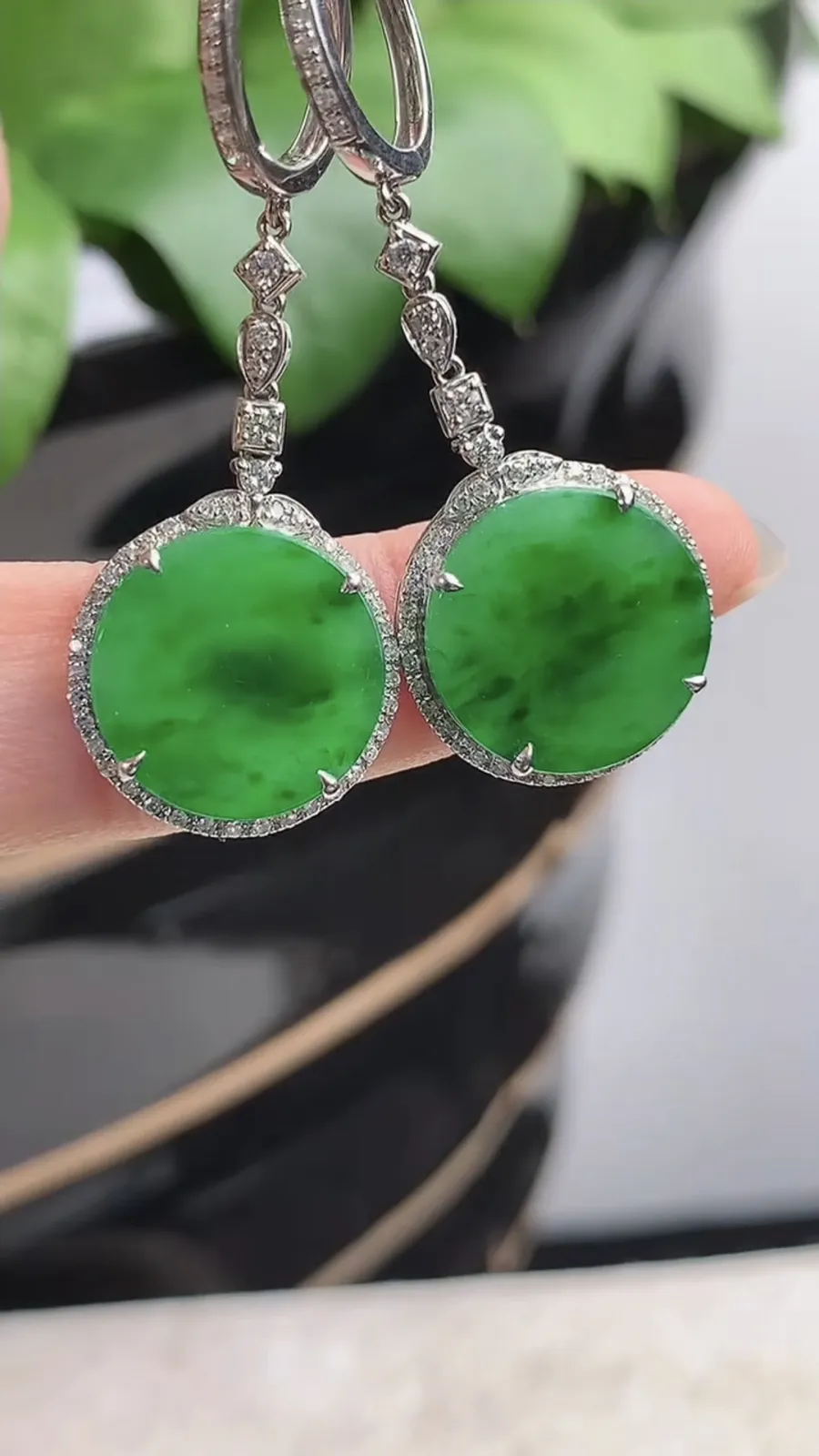 a货翡翠老坑冰种18K金伴钻镶嵌满绿无事牌耳坠 尺寸13.4×4.3mm 重量6.43g 1203