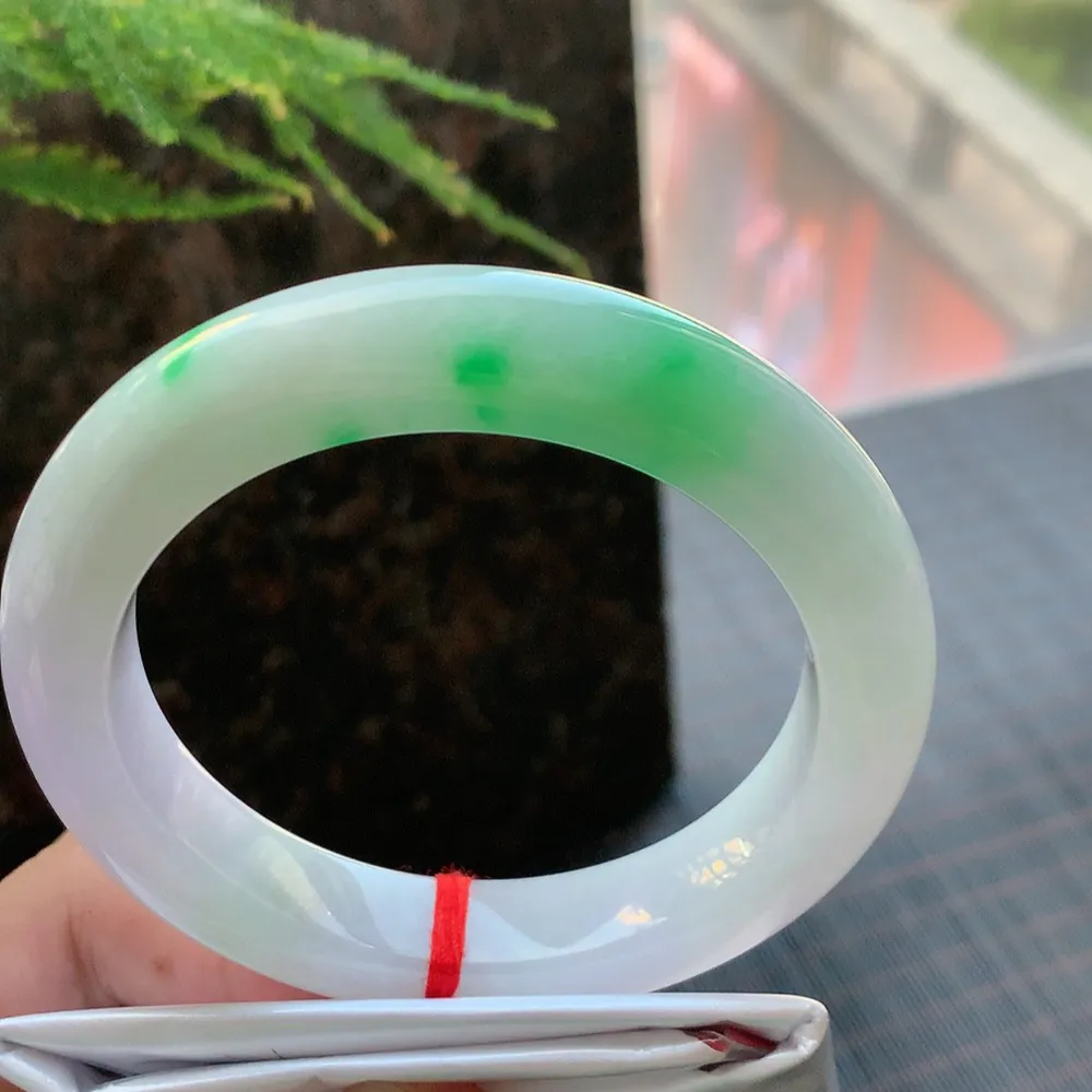 正圈冰糯春彩 无瑕 尺寸:59.2/12.4/10.4 色好 大圈口