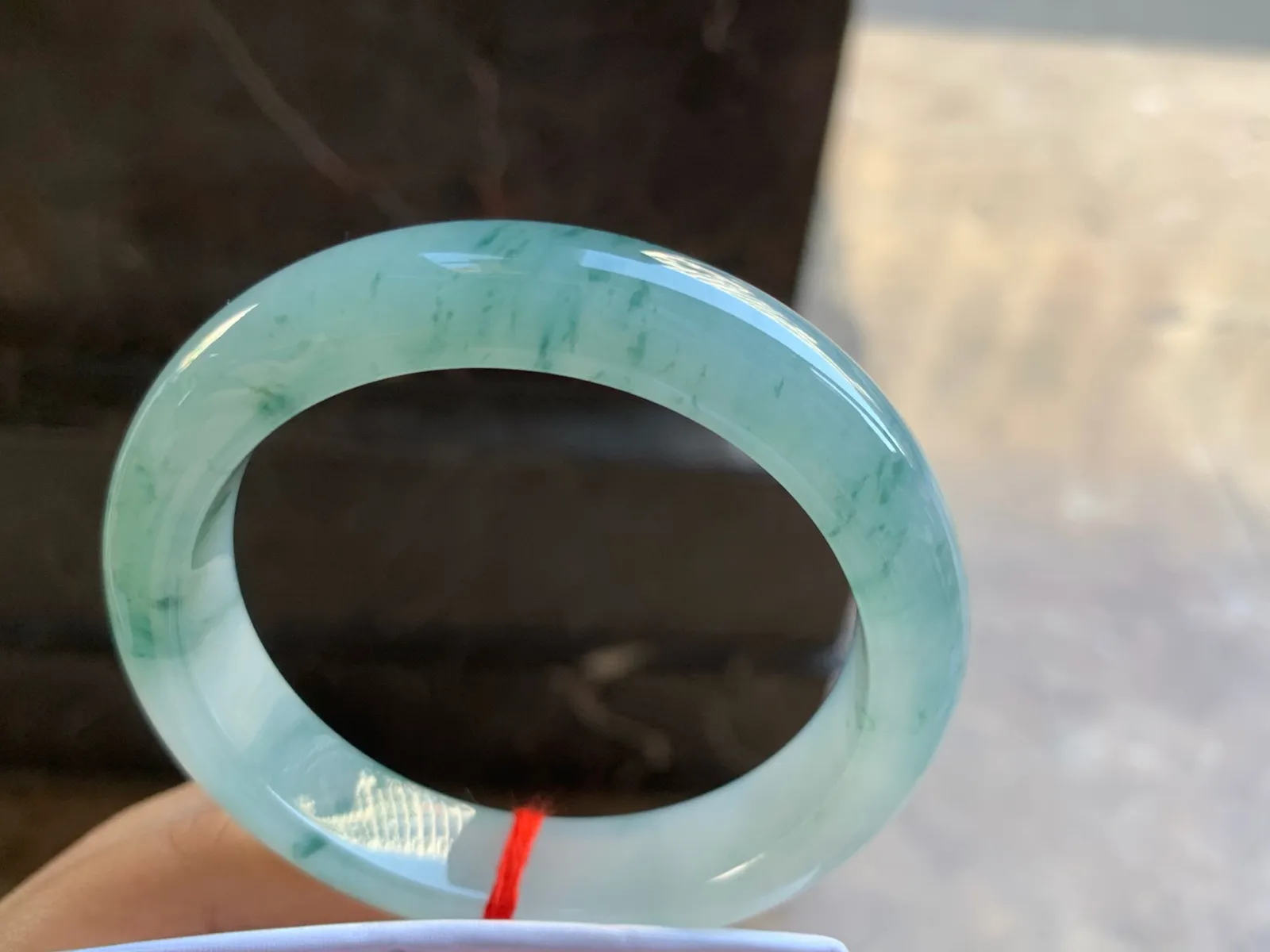 55.5-12.6-9mm
冰种飘花手镯 水润光花色漂亮 清爽