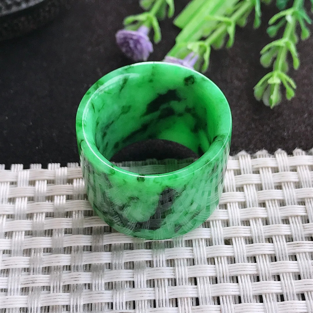 天然A货翡翠23.5/22.8/3.8老坑精美辣绿飘花扳指翡翠玉男士