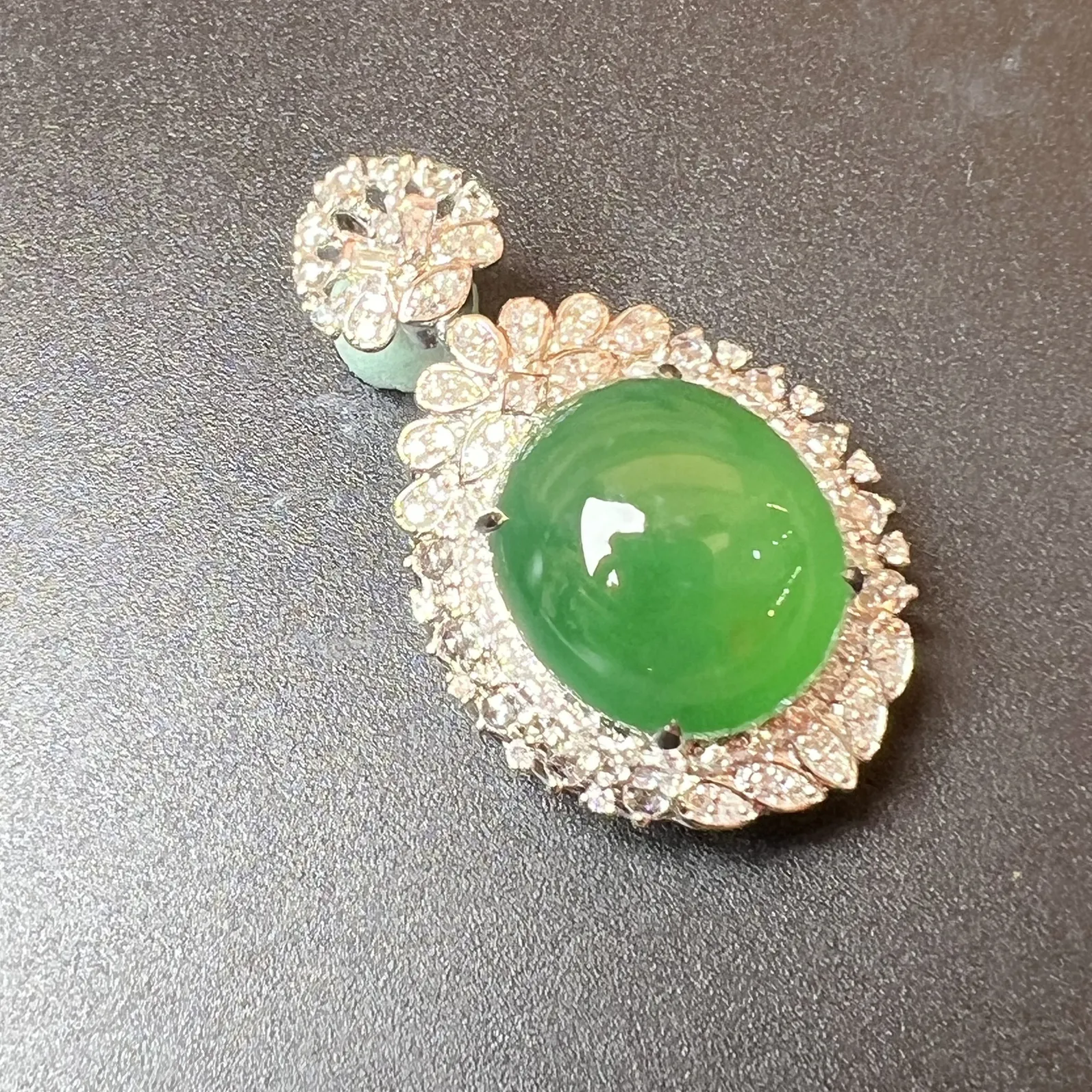 满色蛋坠整体尺寸32.5*19.5*13.5 裸石尺寸14.5*13*6.2