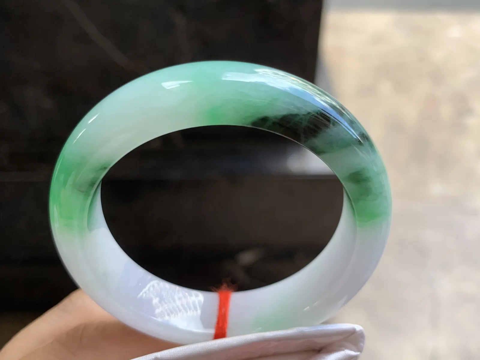 50.5-13.4-8.4mm
带色手镯 底子细腻 颜色漂亮 小手捡漏