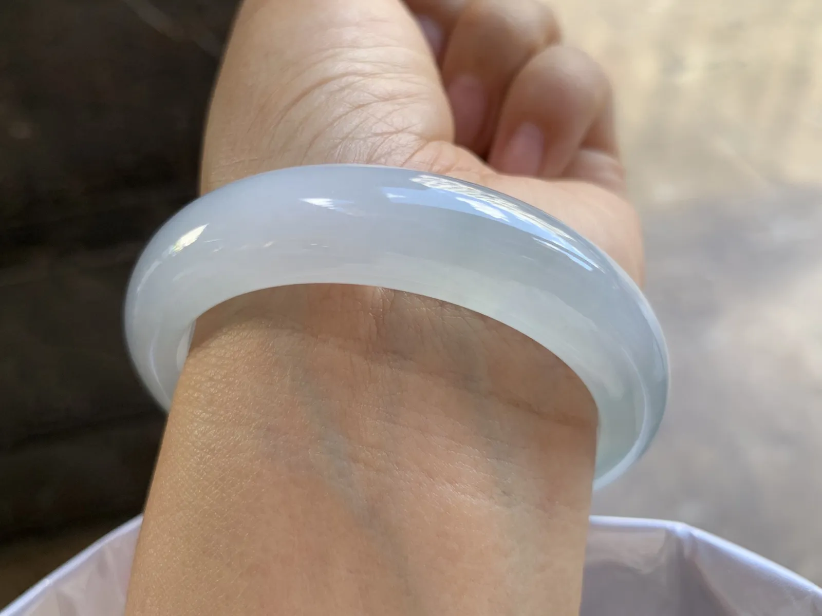 53-13-8mm
冰种飘花手镯 水润光泽 花色清爽