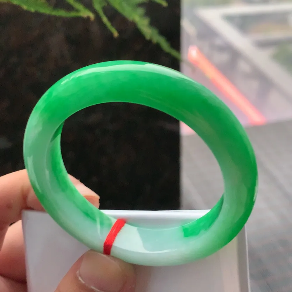 正圈一大圈阳绿 微纹 尺寸:50.4/11.8/8.3 色好