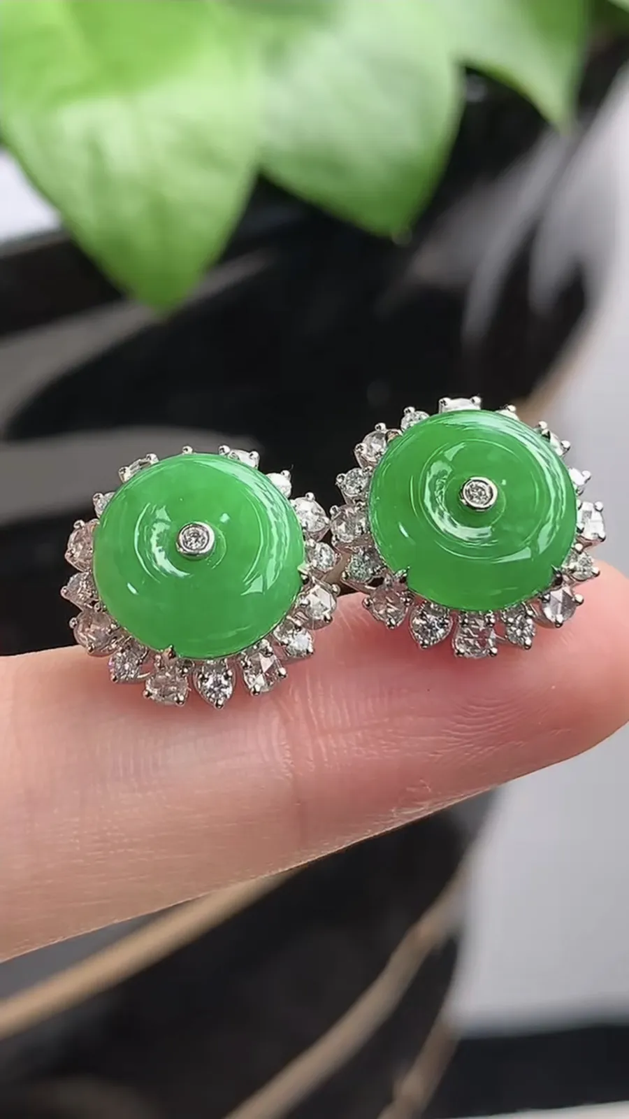 a货翡翠老坑冰种18K金伴钻镶嵌阳绿平安扣耳钉 尺寸10.4mm 重量4.26g 1204