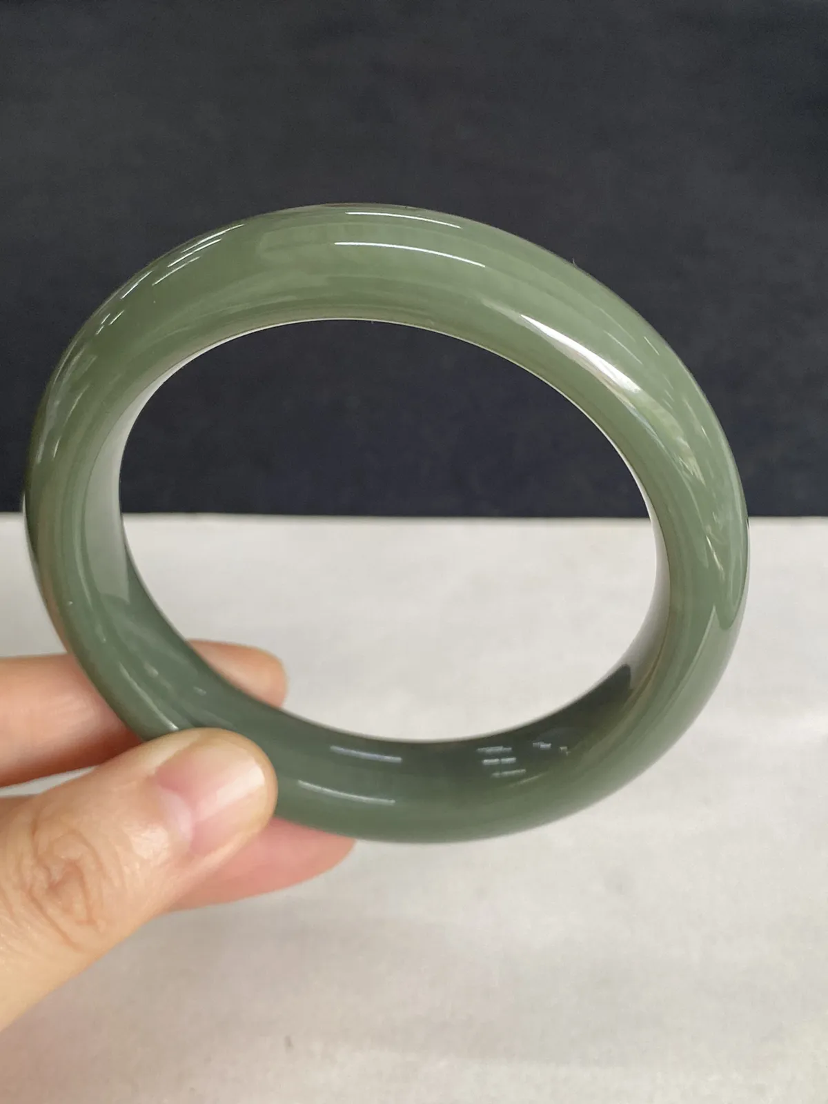 正圈56.9圈口，和田玉手镯