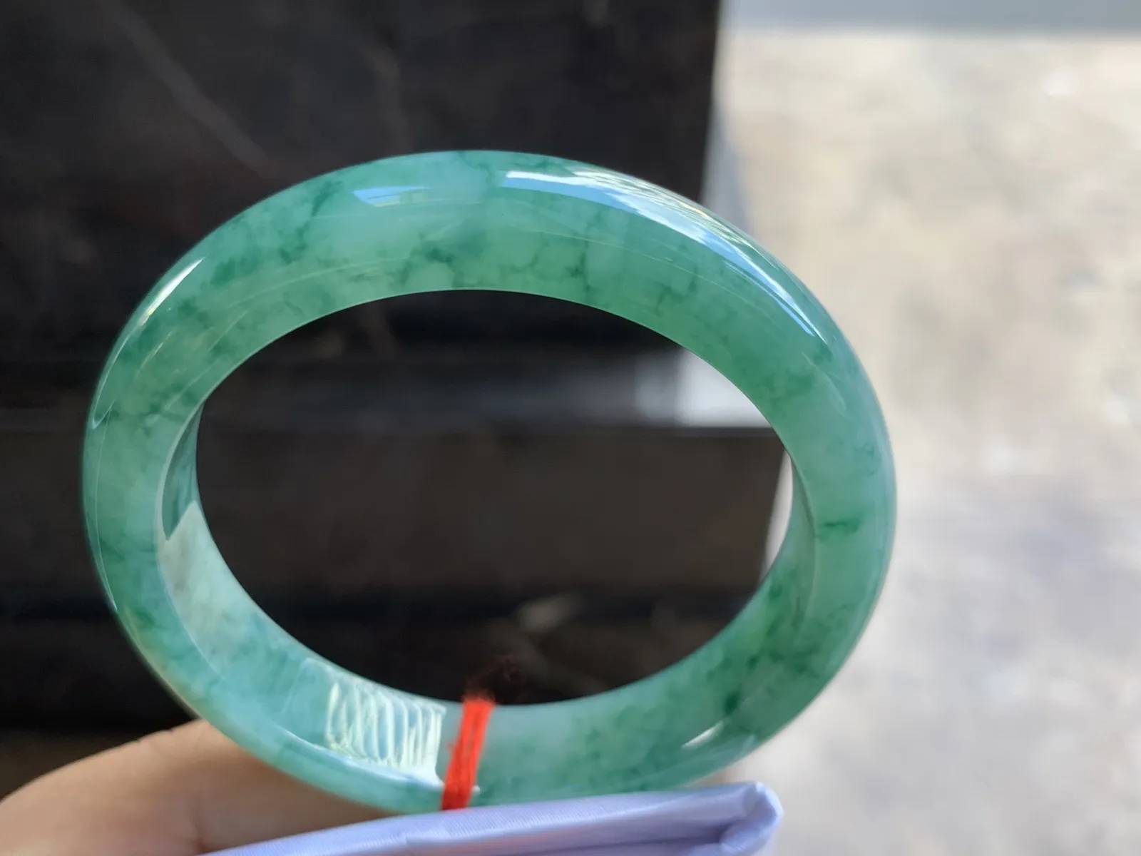 56.5-12.5-8.2mm
色花手镯 底子细腻 花色漂亮