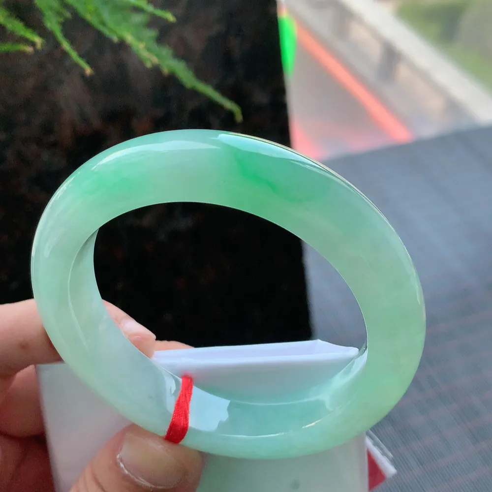 正圈高冰阳绿 无瑕 尺寸:57.5/13.3/7.1 种色兼备