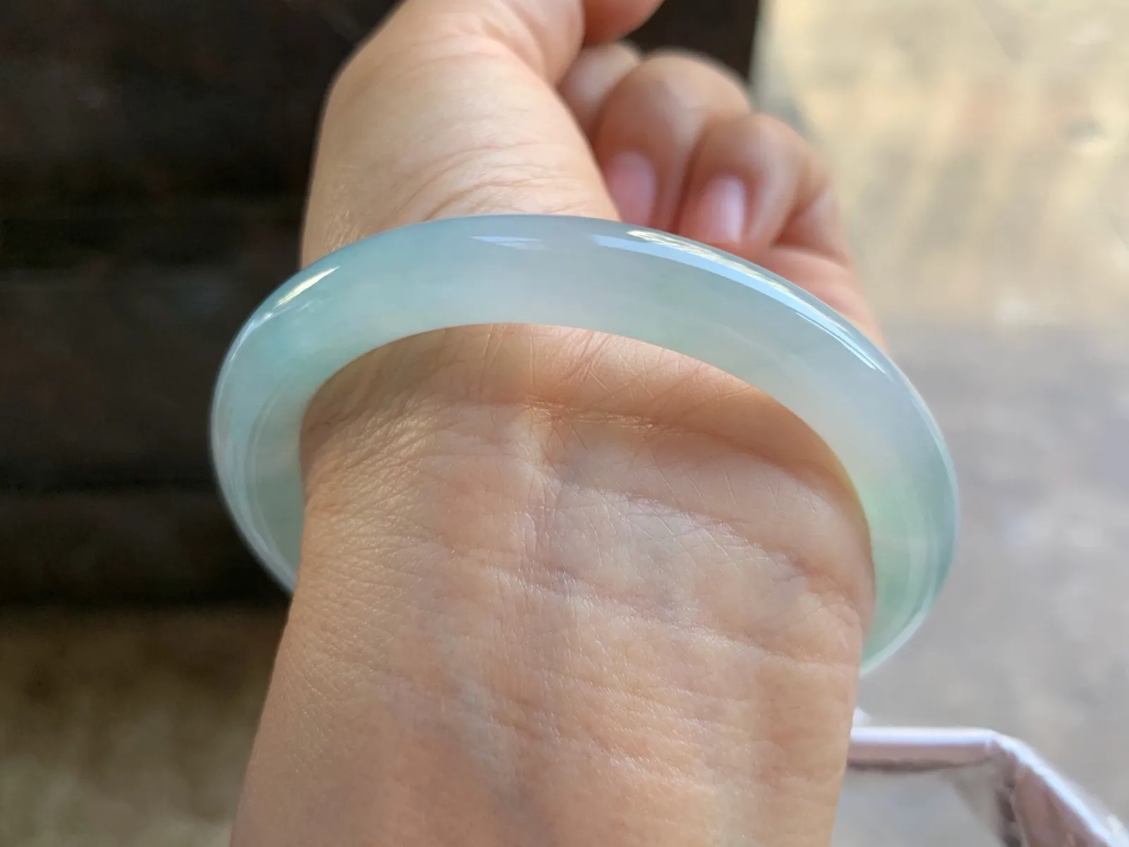 56-8.4mm
冰种飘花圆条手镯 水润光泽 清爽