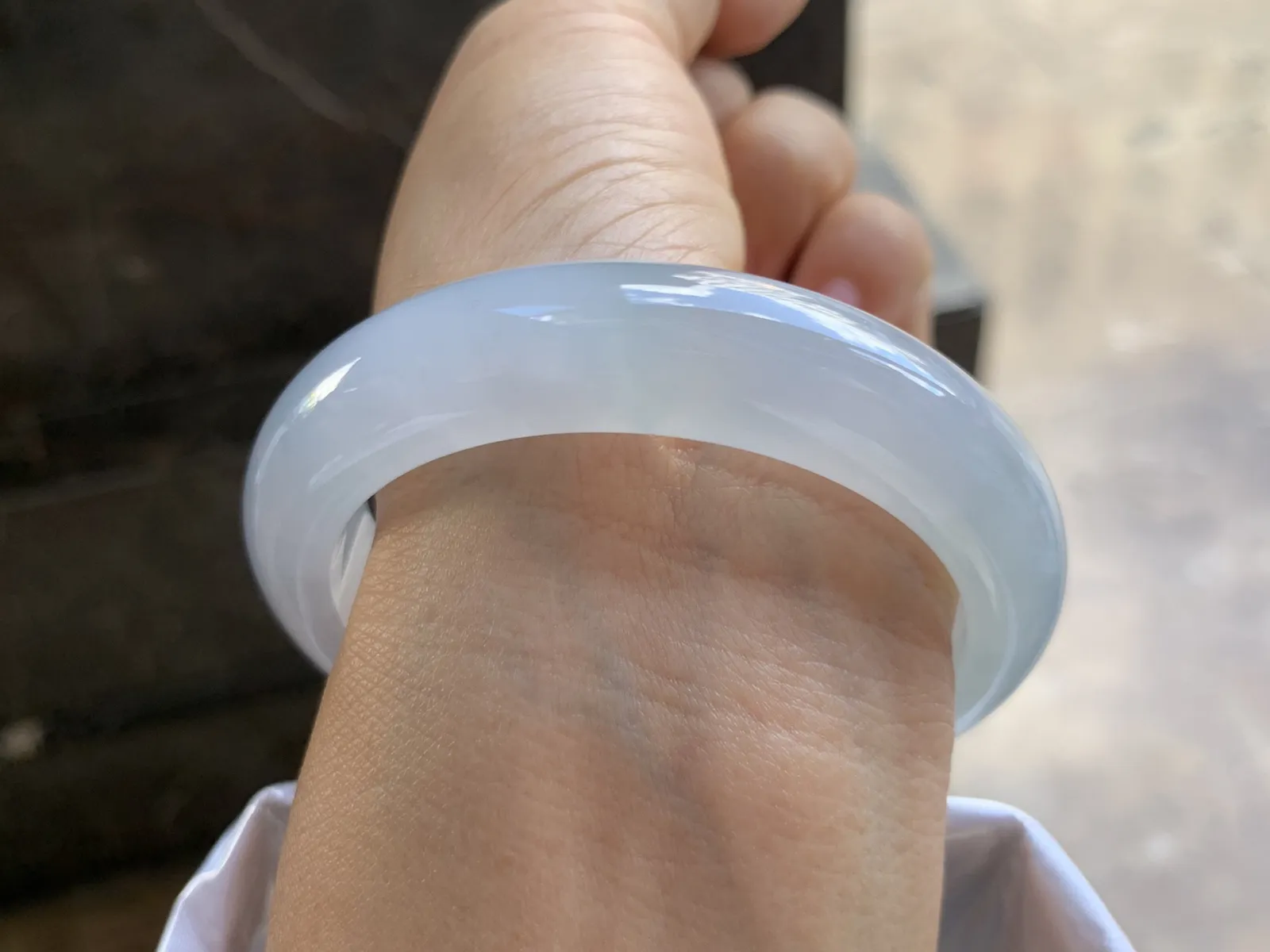 55-13.4-9mm
冰种飘花手镯 冰透莹润 花色灵动