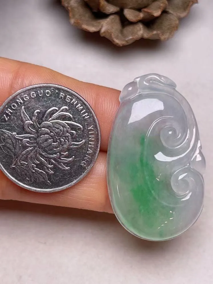 冰种飘绿【如意】吊坠，种水好，玉质细腻 ，卖相好